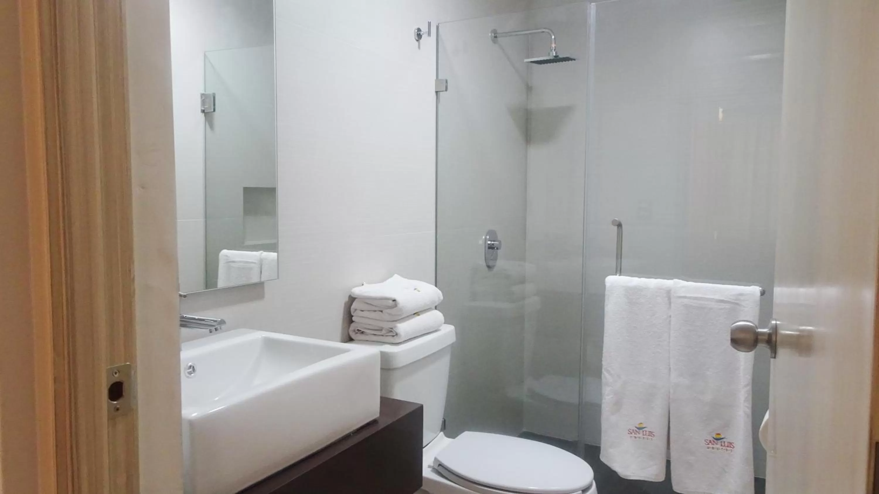 Bathroom in Suites San Luis