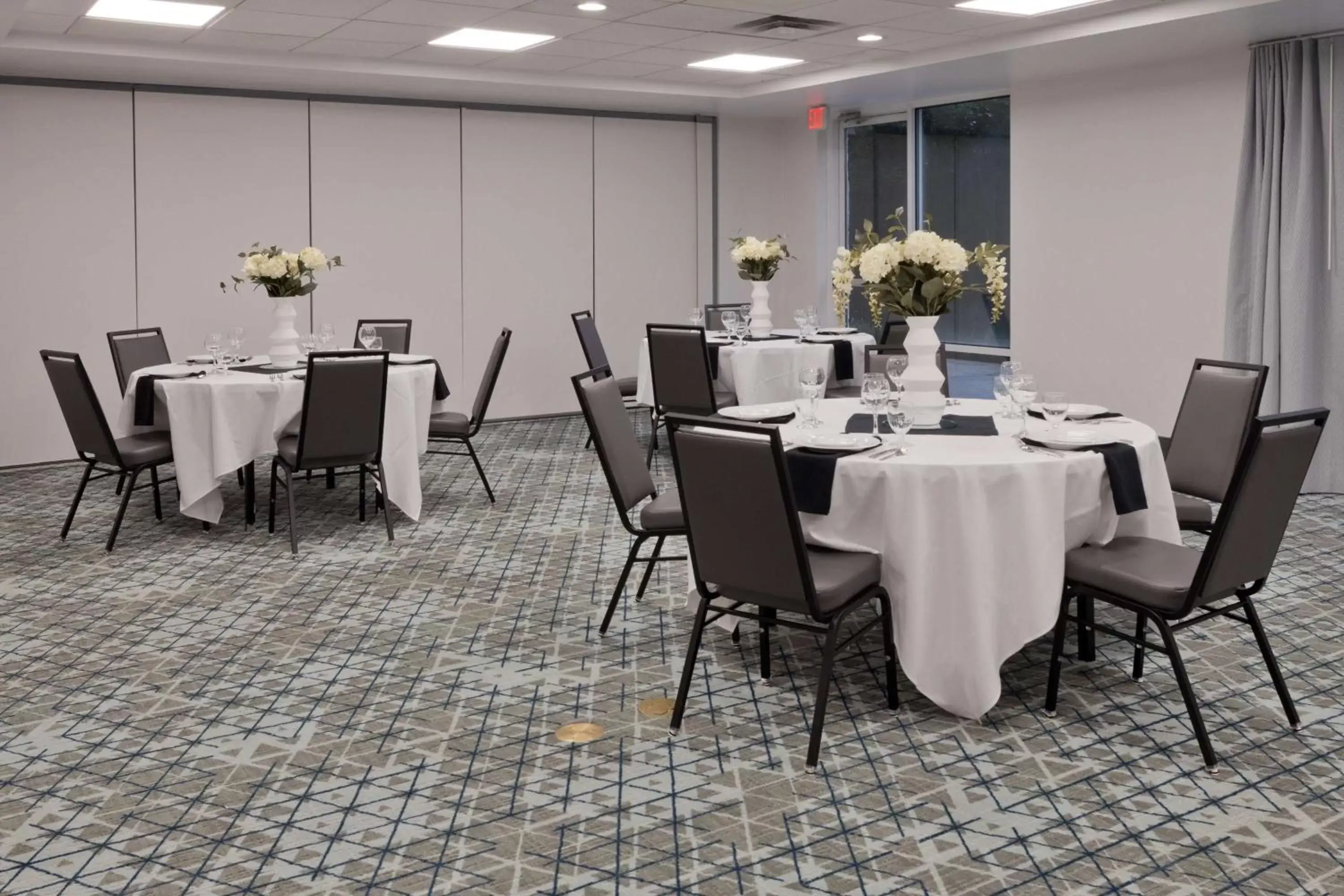 Meeting/conference room, Restaurant/Places to Eat in Hilton Garden Inn Birmingham SE/Liberty Park