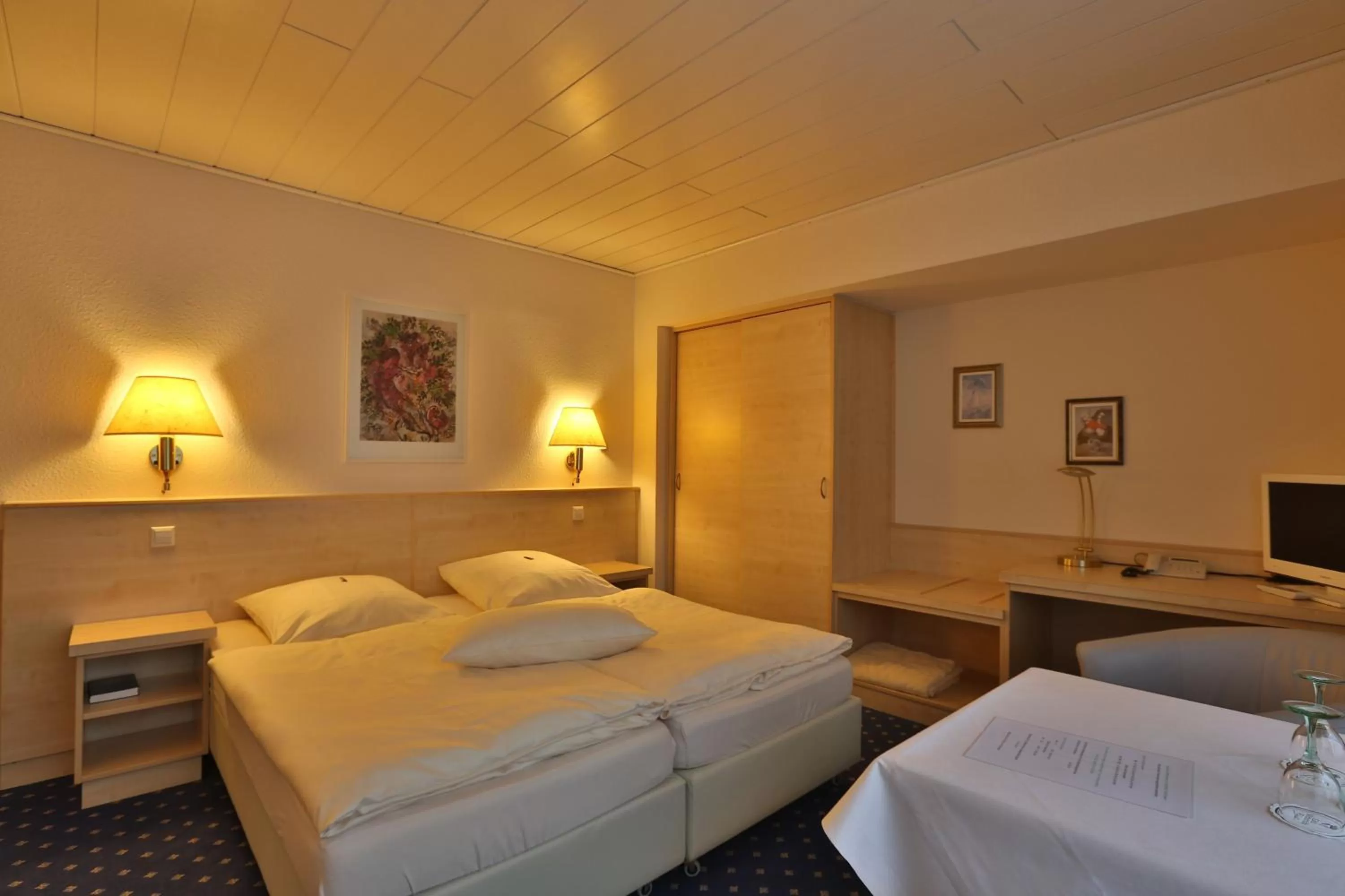 Photo of the whole room, Bed in Parkhotel Stadthagen