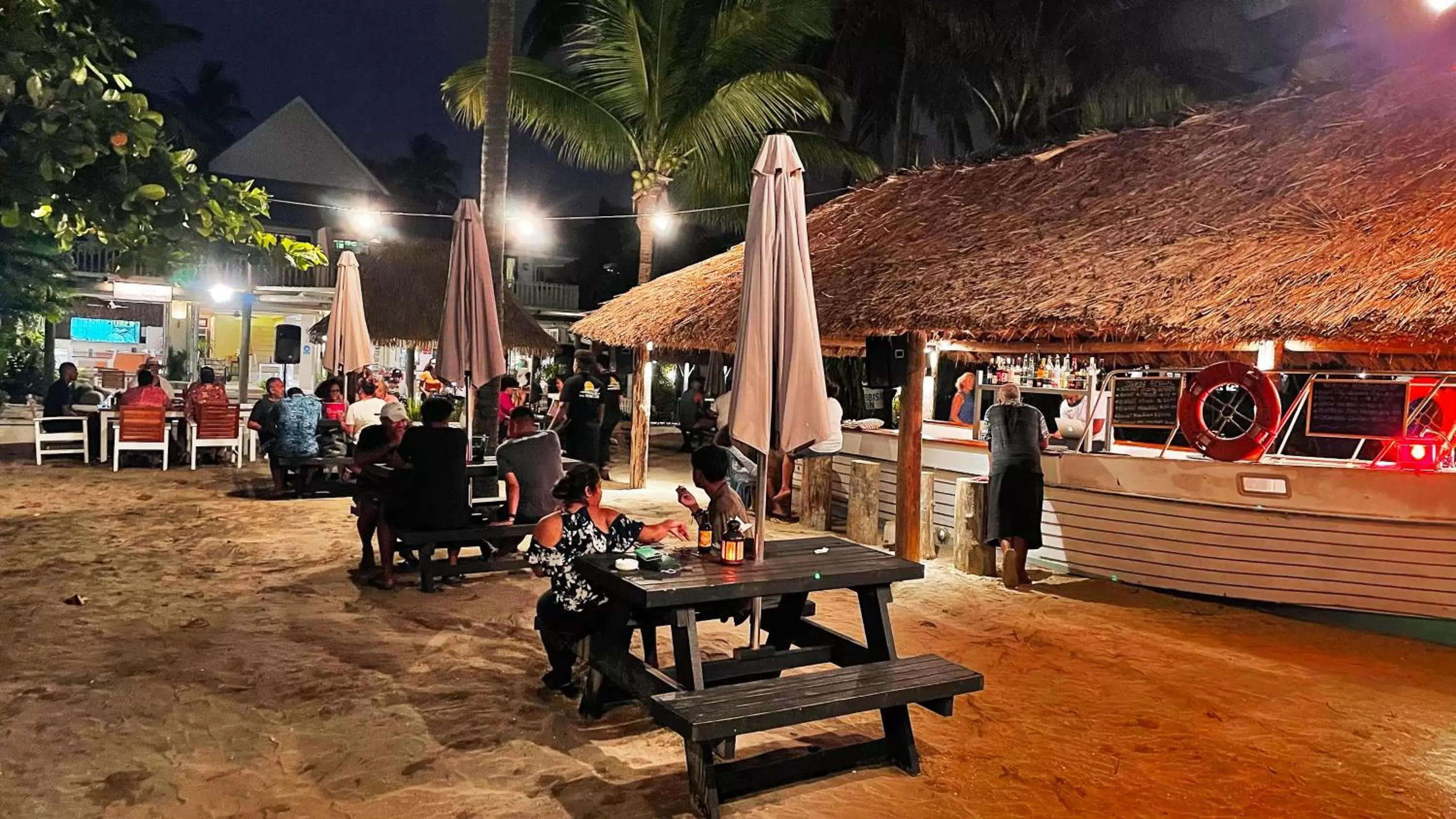 Activities, Restaurant/Places to Eat in Aquarius On The Beach