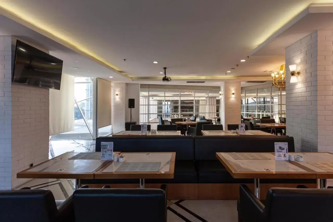 Restaurant/Places to Eat in Shakti Hotel Bandung