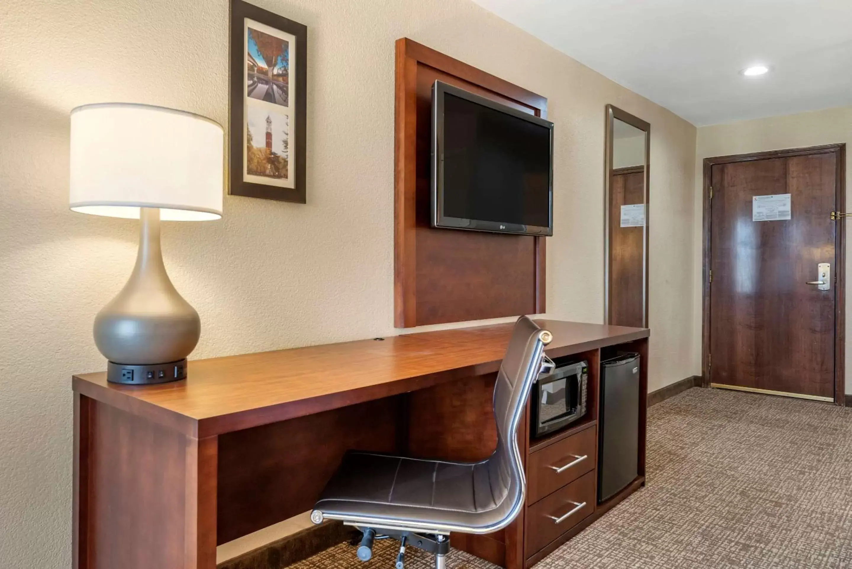 Photo of the whole room, TV/Entertainment Center in Comfort Inn Lafayette I-65