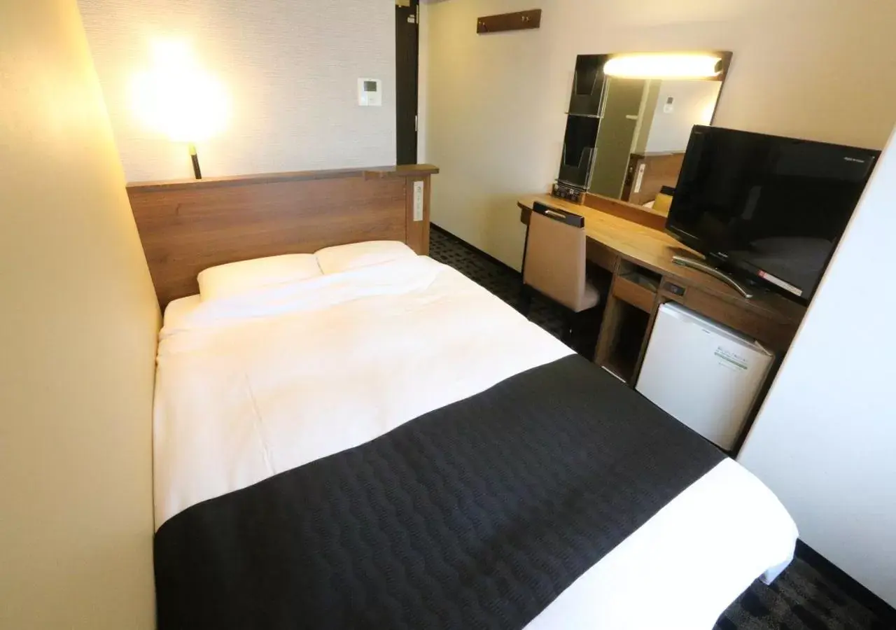 Photo of the whole room, Bed in APA Hotel Toyama-Ekimae Minami