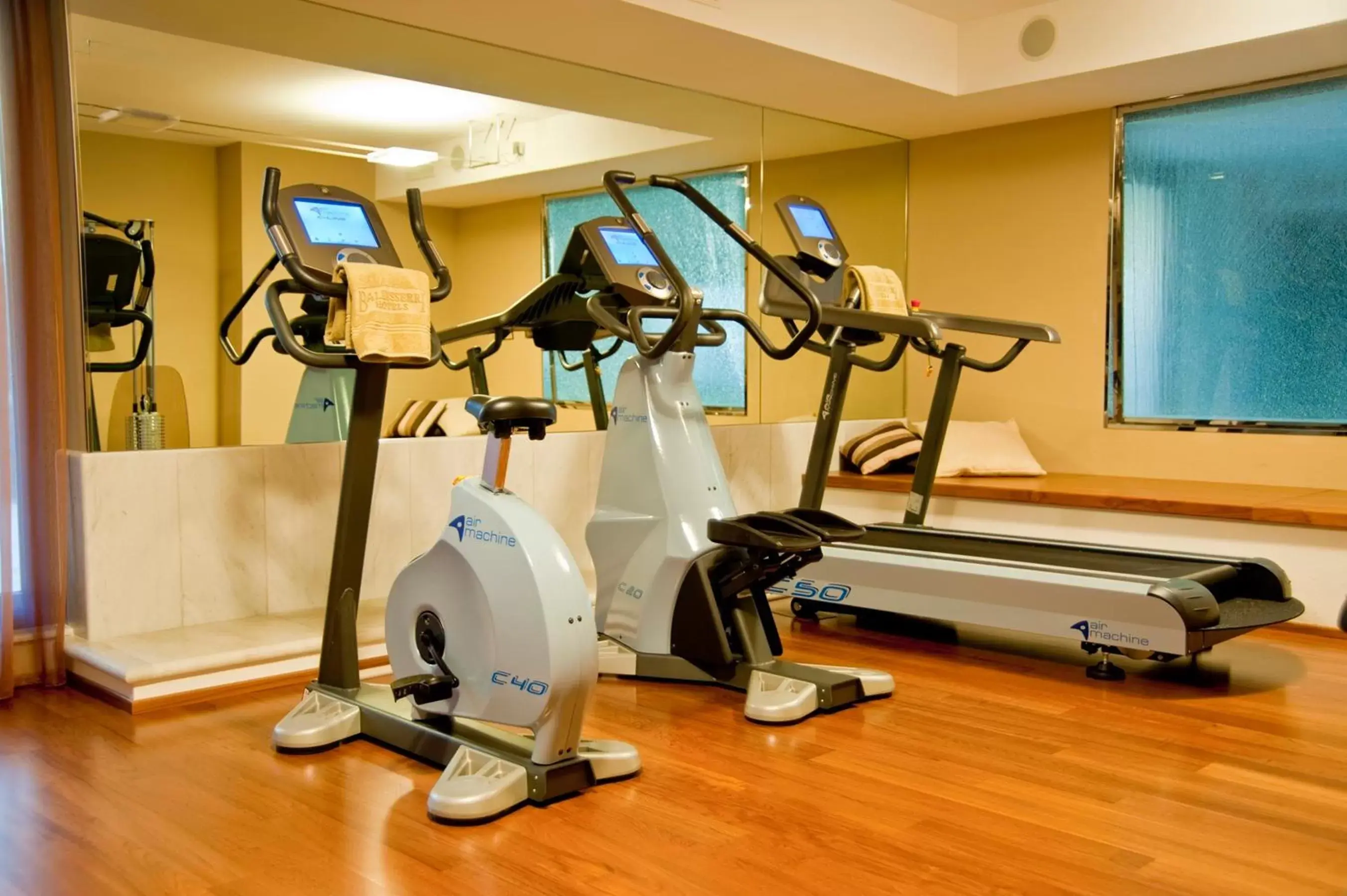 Spa and wellness centre/facilities, Fitness Center/Facilities in Best Western Hotel Globus City