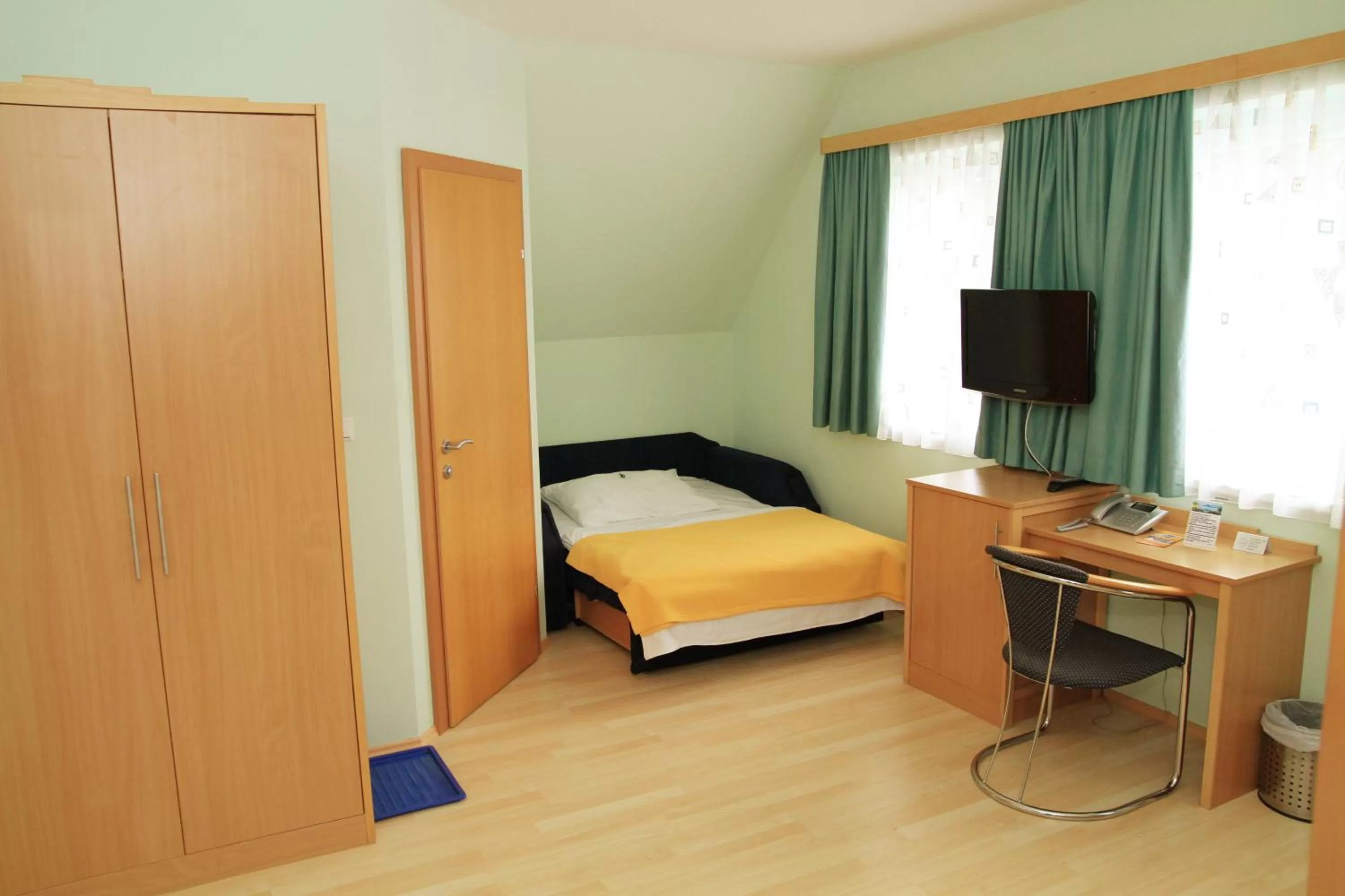 Day, Bed in Hotel Highway - Bed & Breakfast