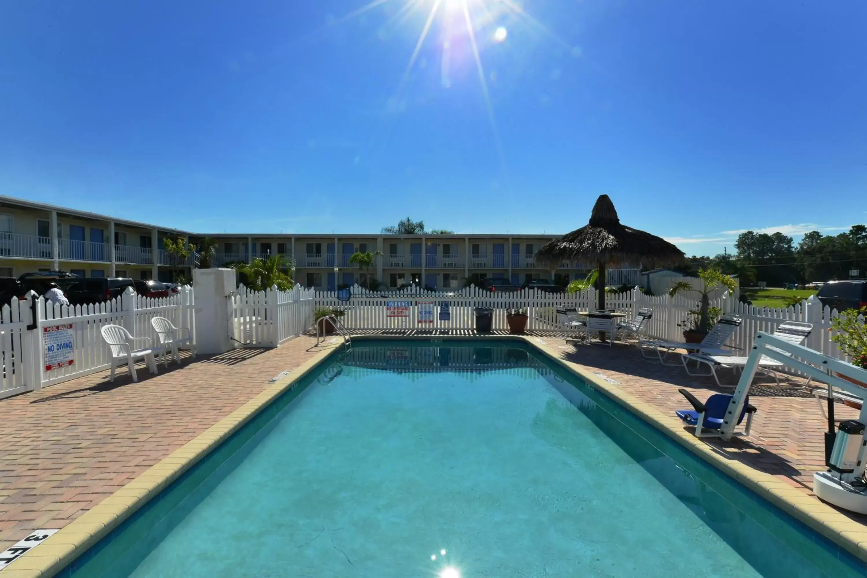 Swimming Pool in Americas Best Value Inn Bradenton-Sarasota