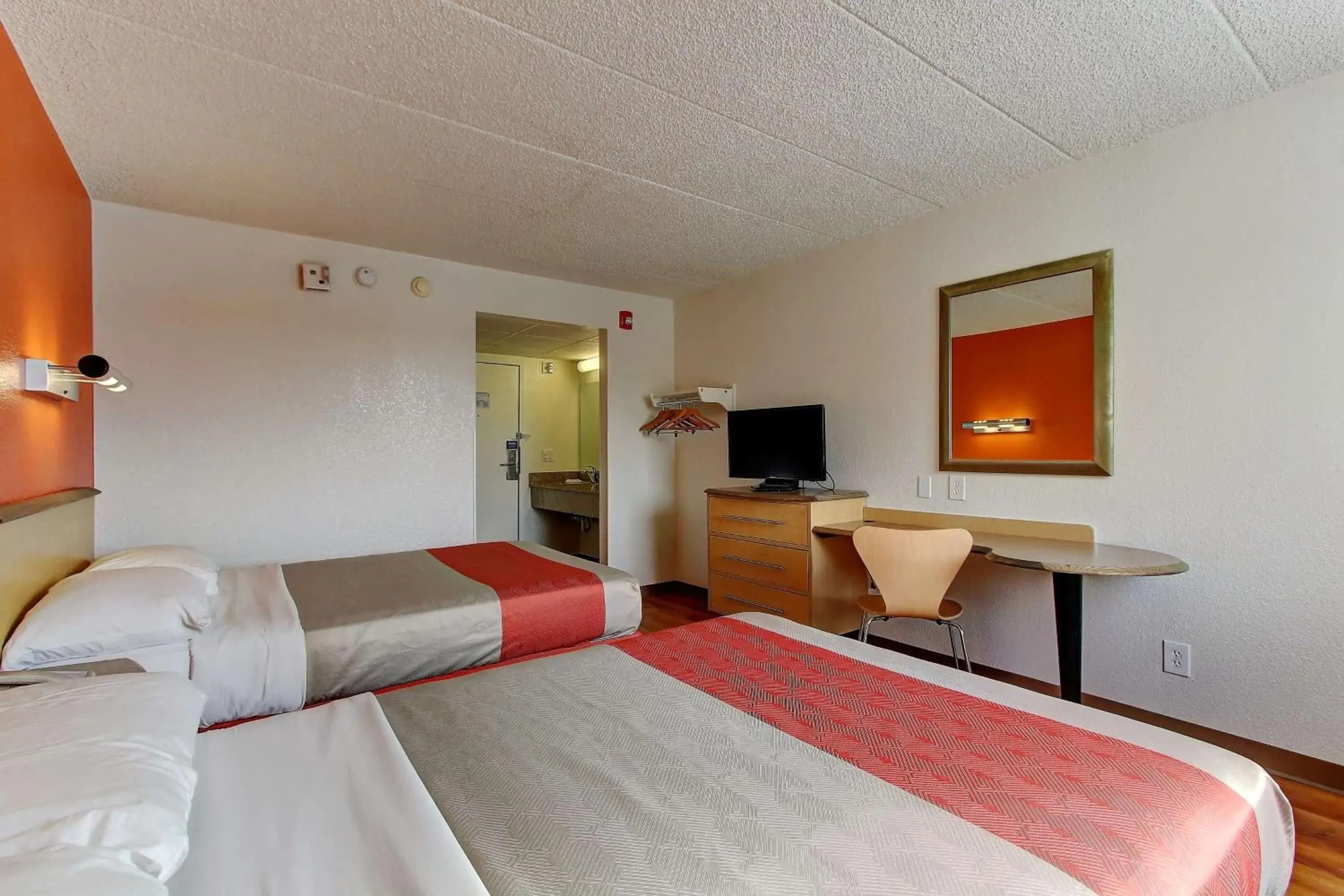 TV and multimedia, Bed in Motel 6-York, PA - North