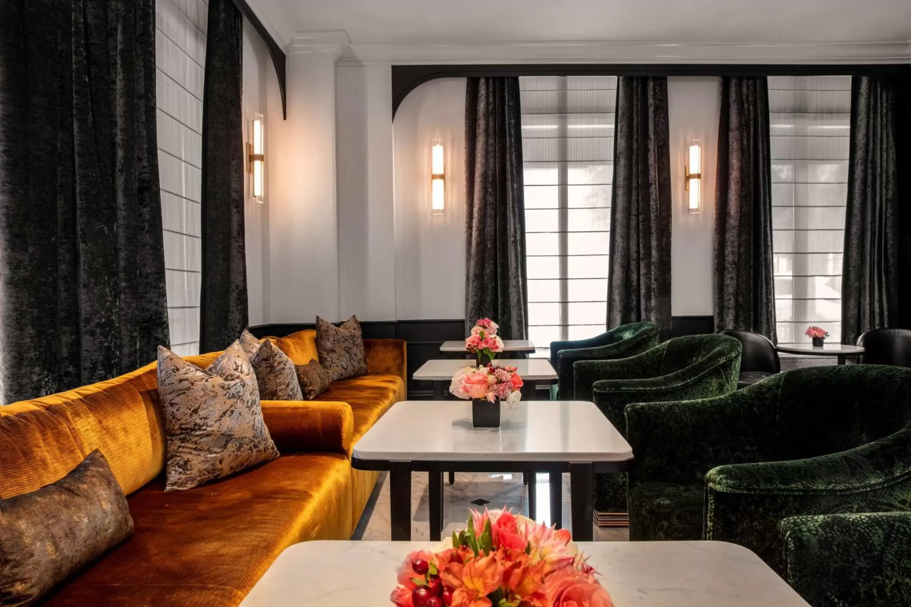 Dining area, Seating Area in Waldorf Astoria Chicago