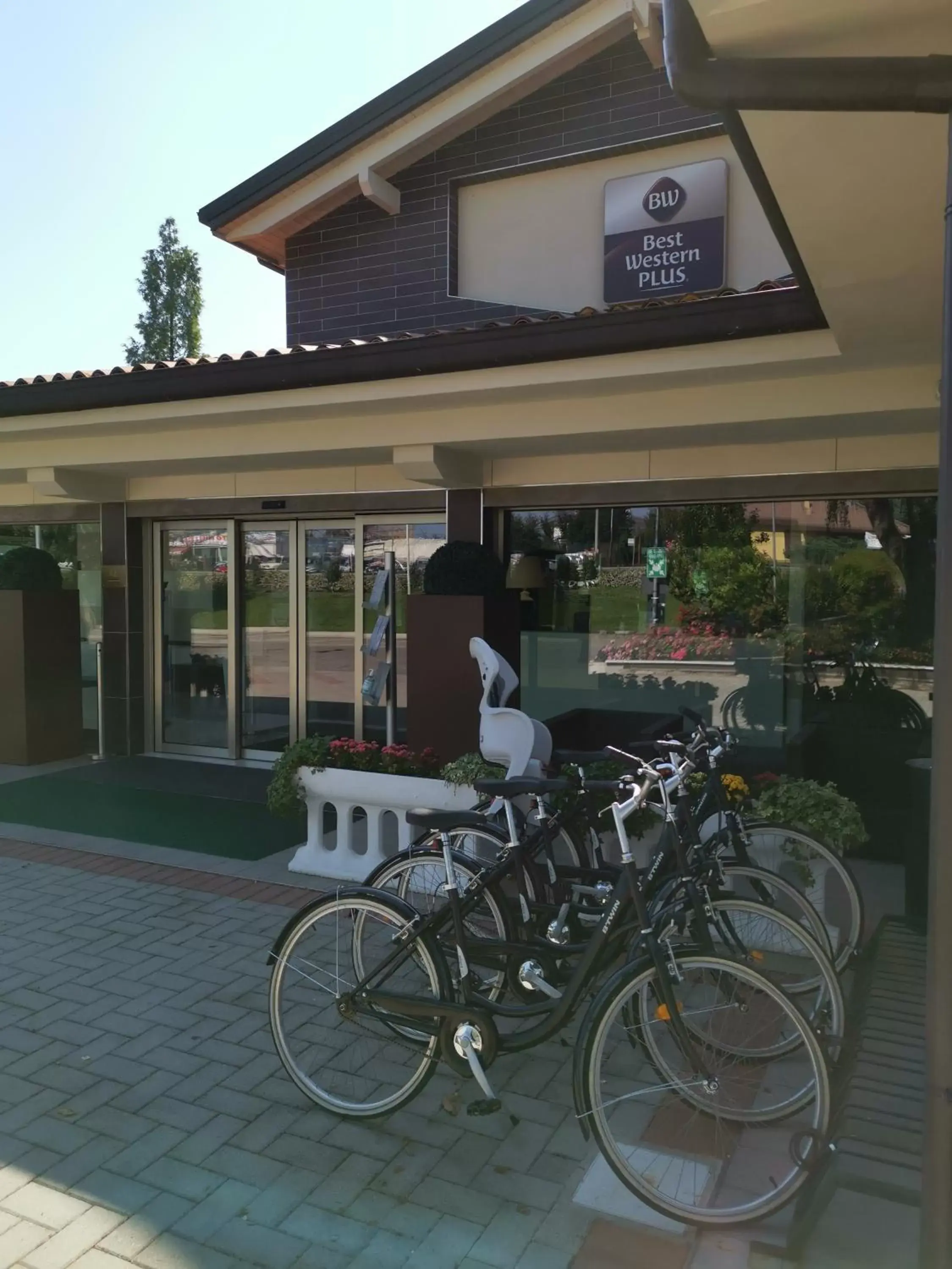 Cycling in Best Western Plus Hotel Modena Resort