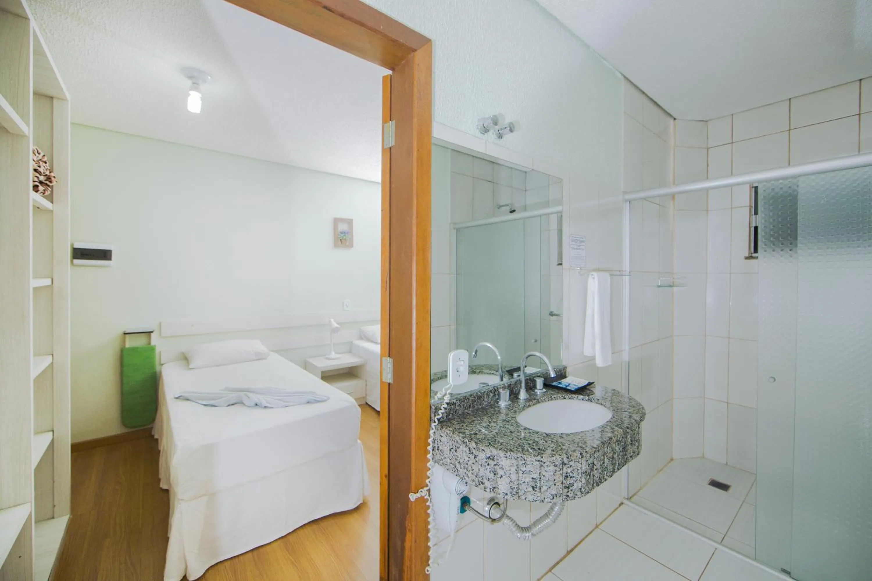 Bathroom, Bed in Pousada Iguassu Charm Suites