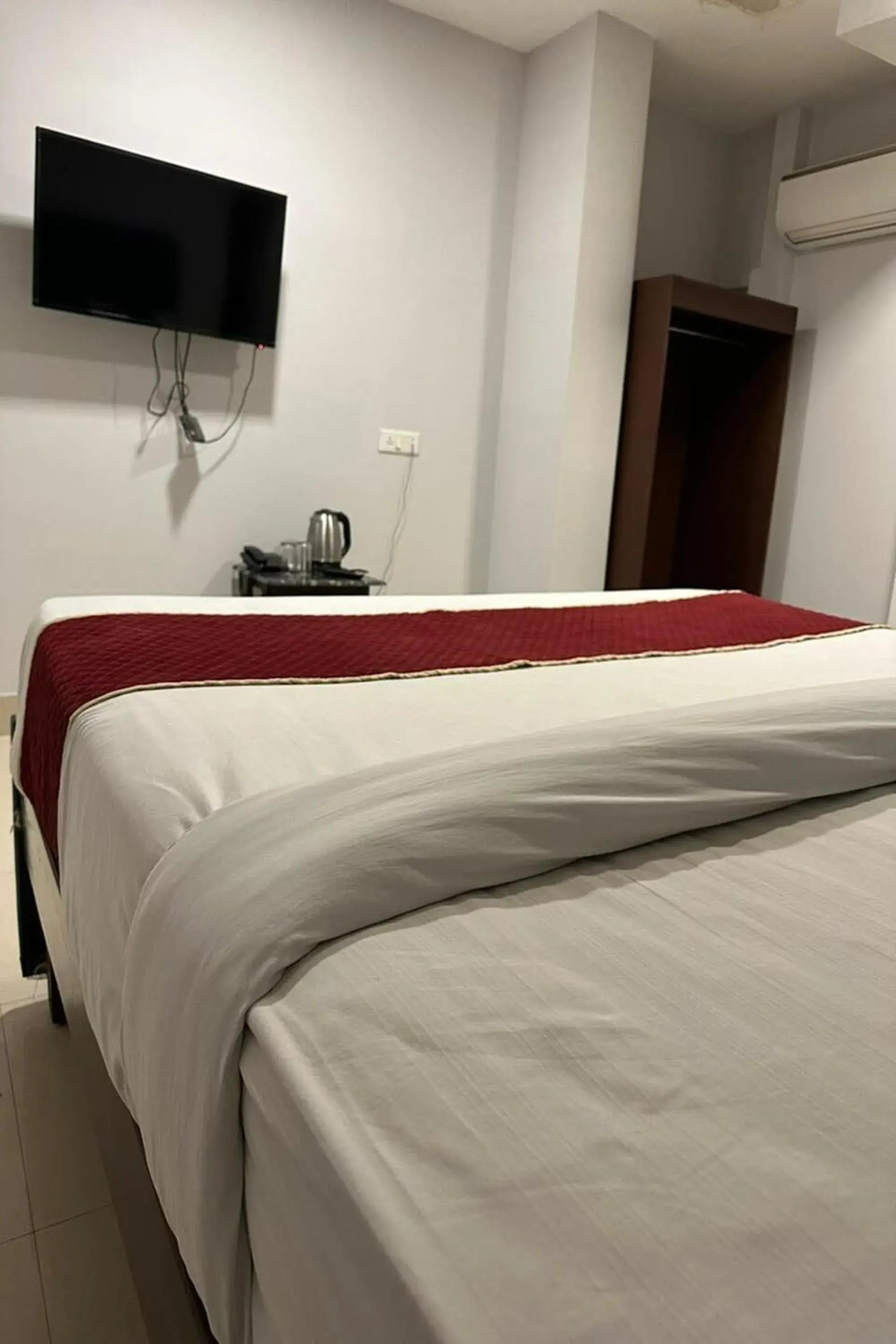 Bedroom, Bed in Hotel Amenda International