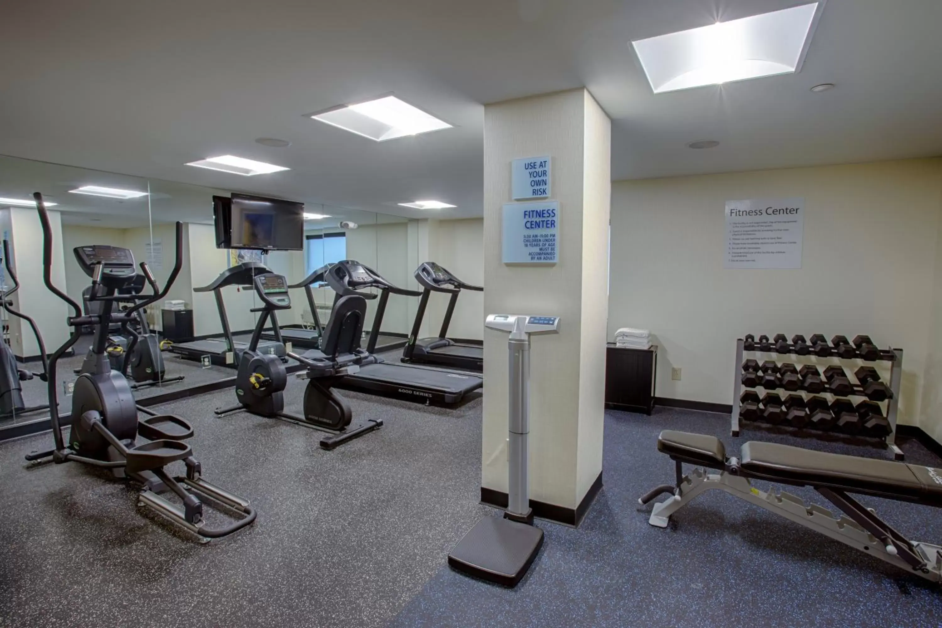 Spa and wellness centre/facilities, Fitness Center/Facilities in Holiday Inn Express Baltimore West - Catonsville, an IHG Hotel