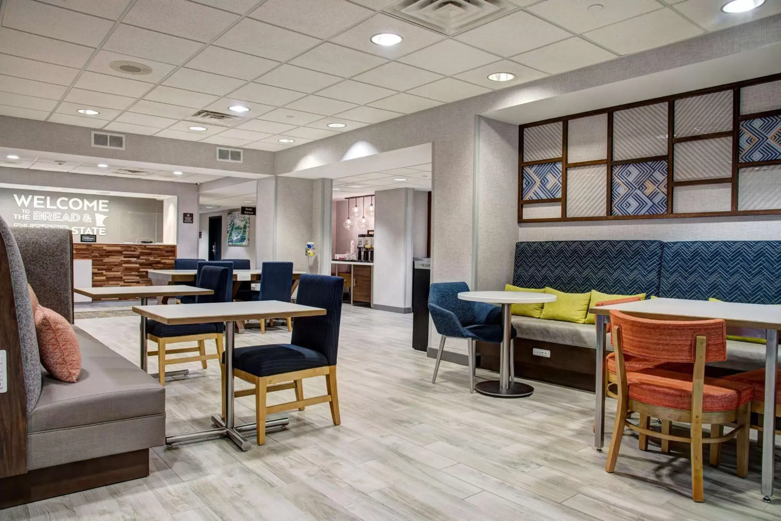 Lobby or reception in Hampton Inn Rochester