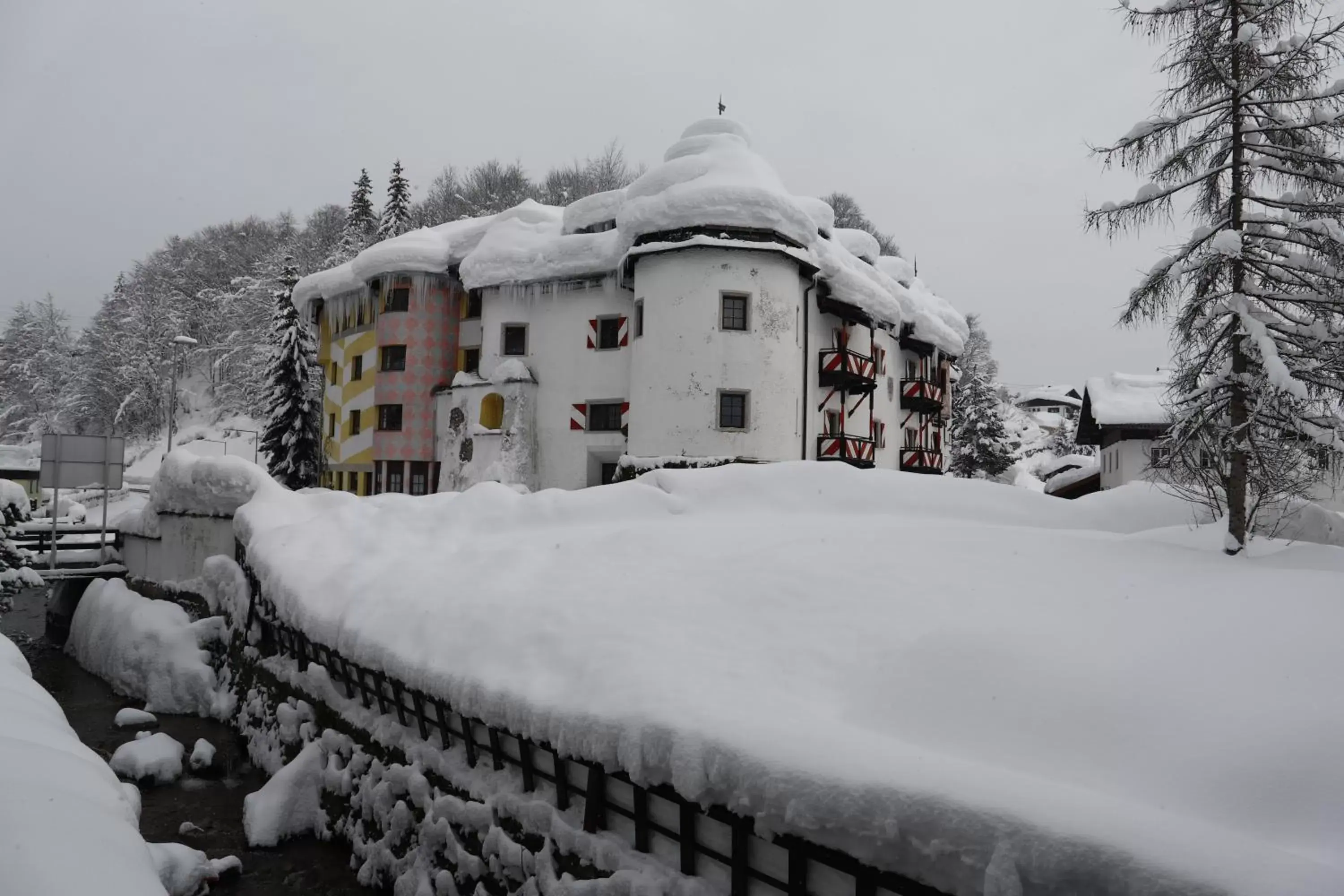 Property building, Winter in Family Hotel Schloss Rosenegg