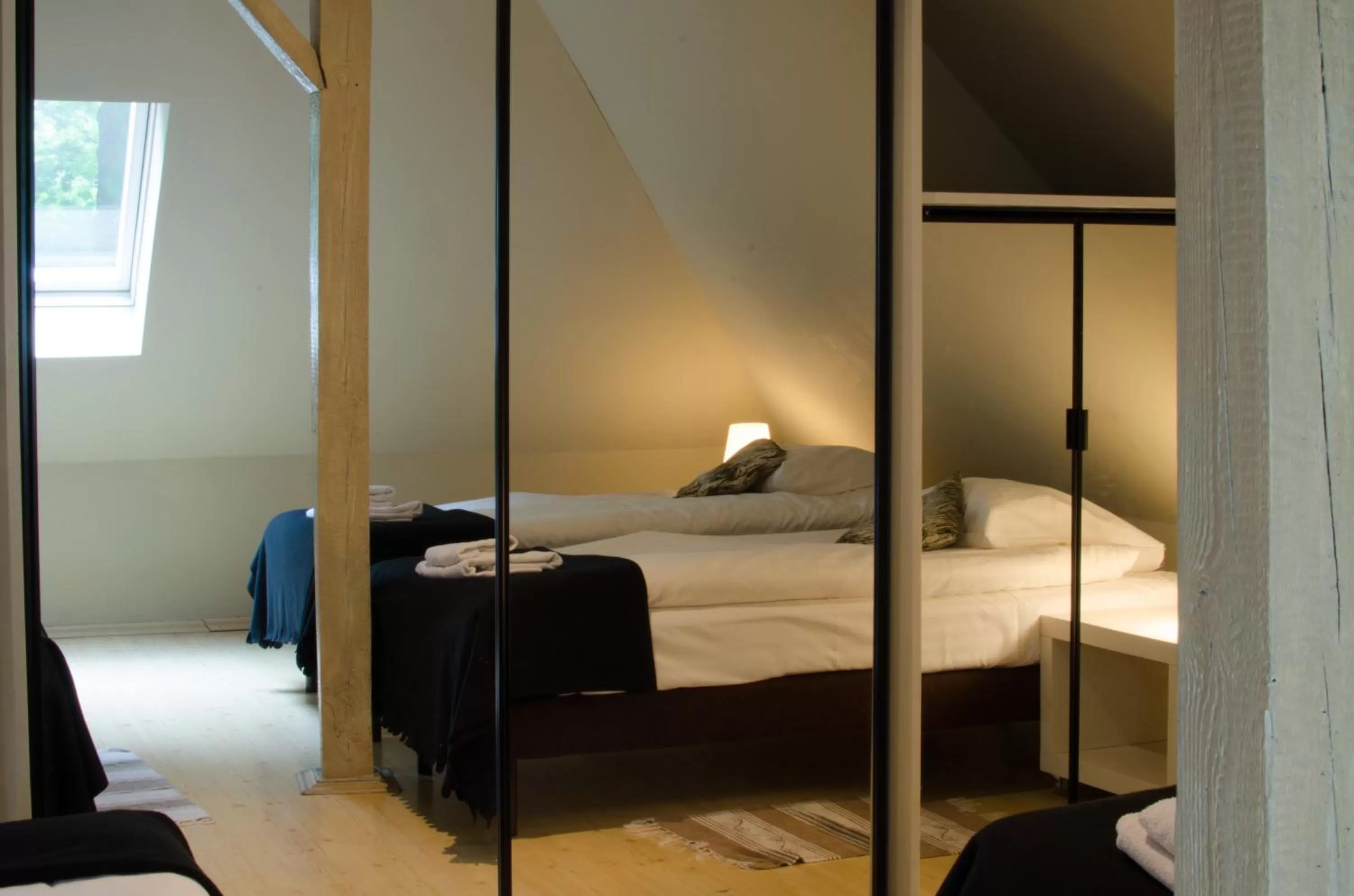 Bedroom, Bed in Dedek Park - historyczny dworek w pięknym Parku Skaryszewskim obok Stadionu Narodowego