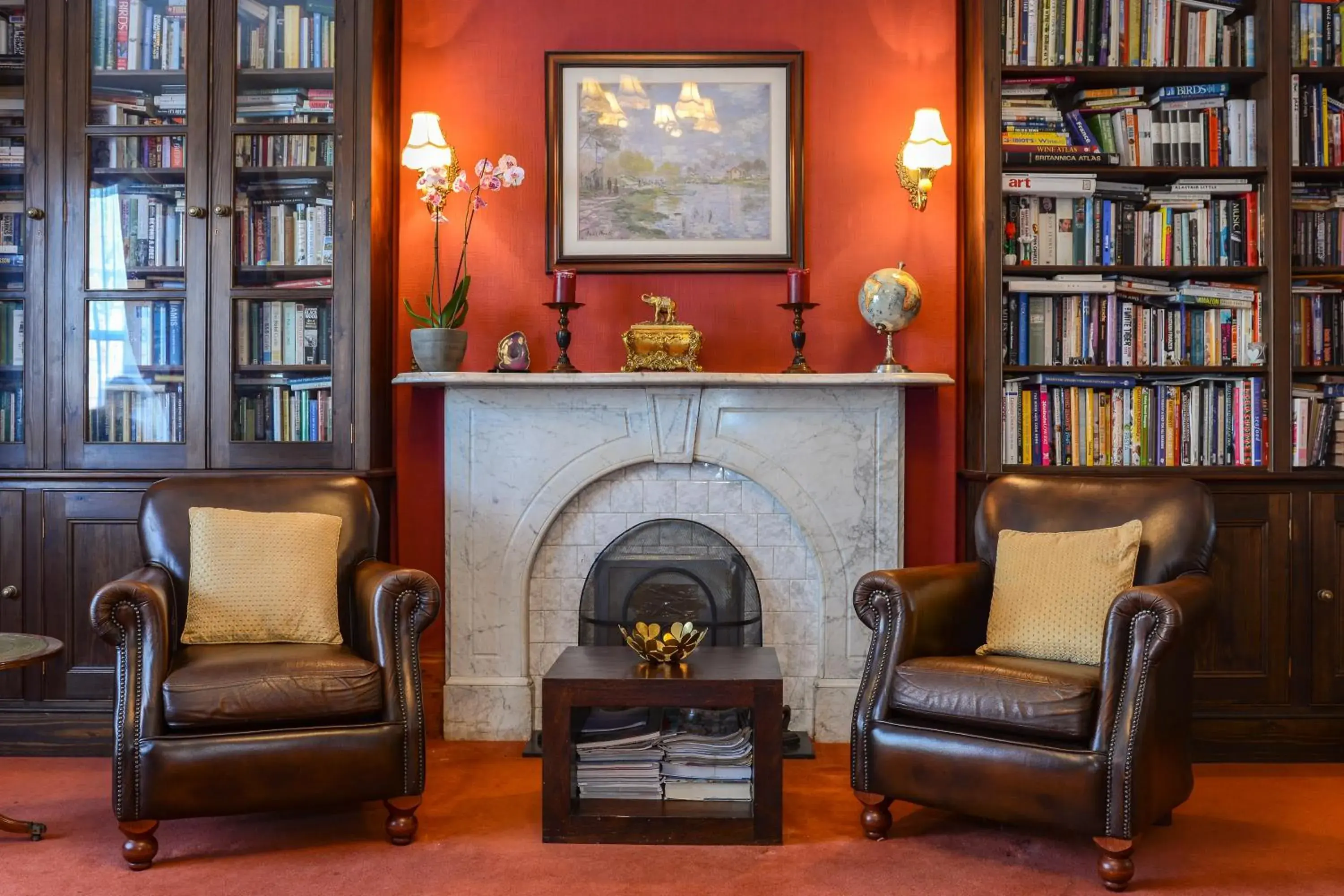 Living room, Library in Tanes Hotel