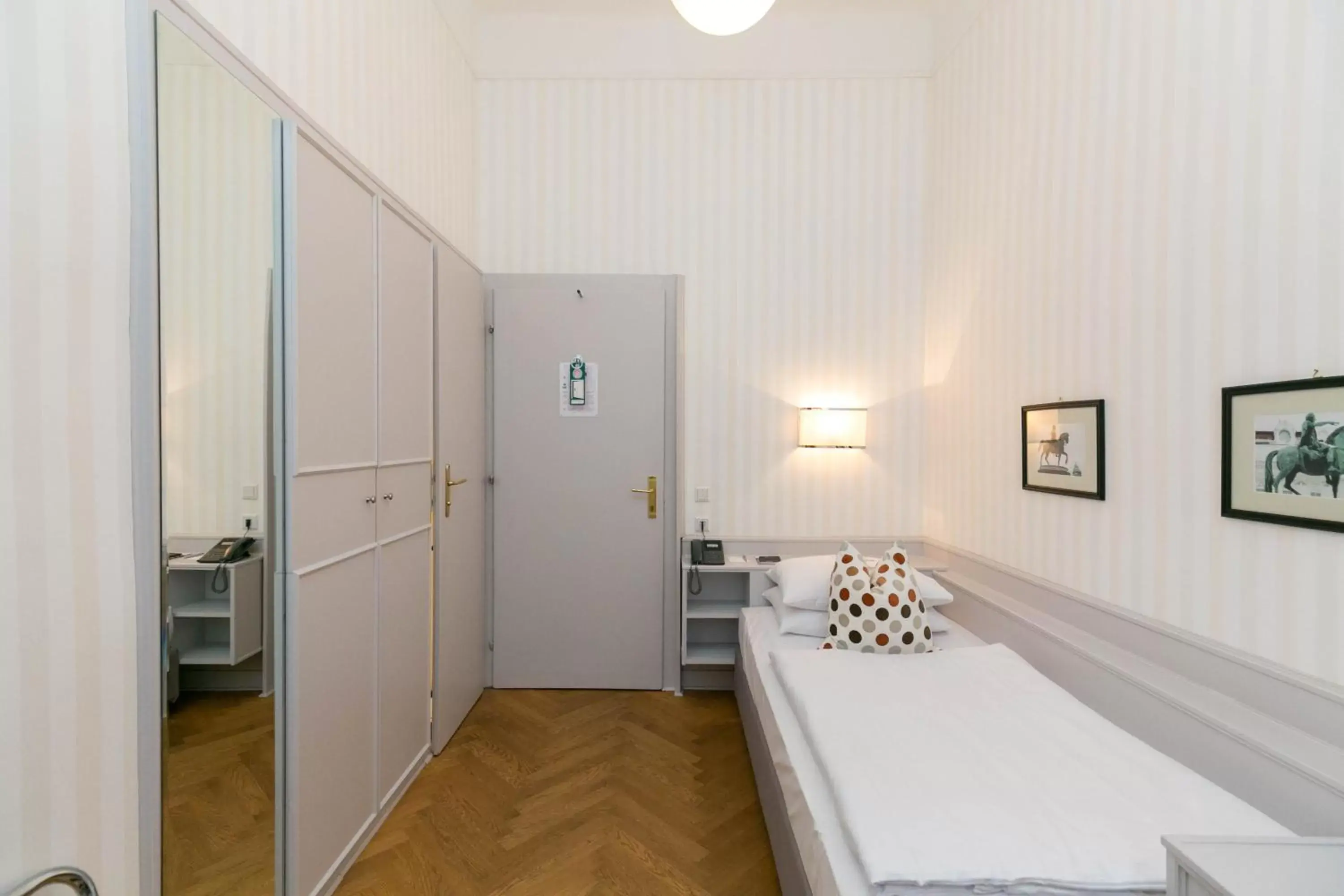 Single Room in Hotel Kärntnerhof Single Room in Hotel Kärntnerhof