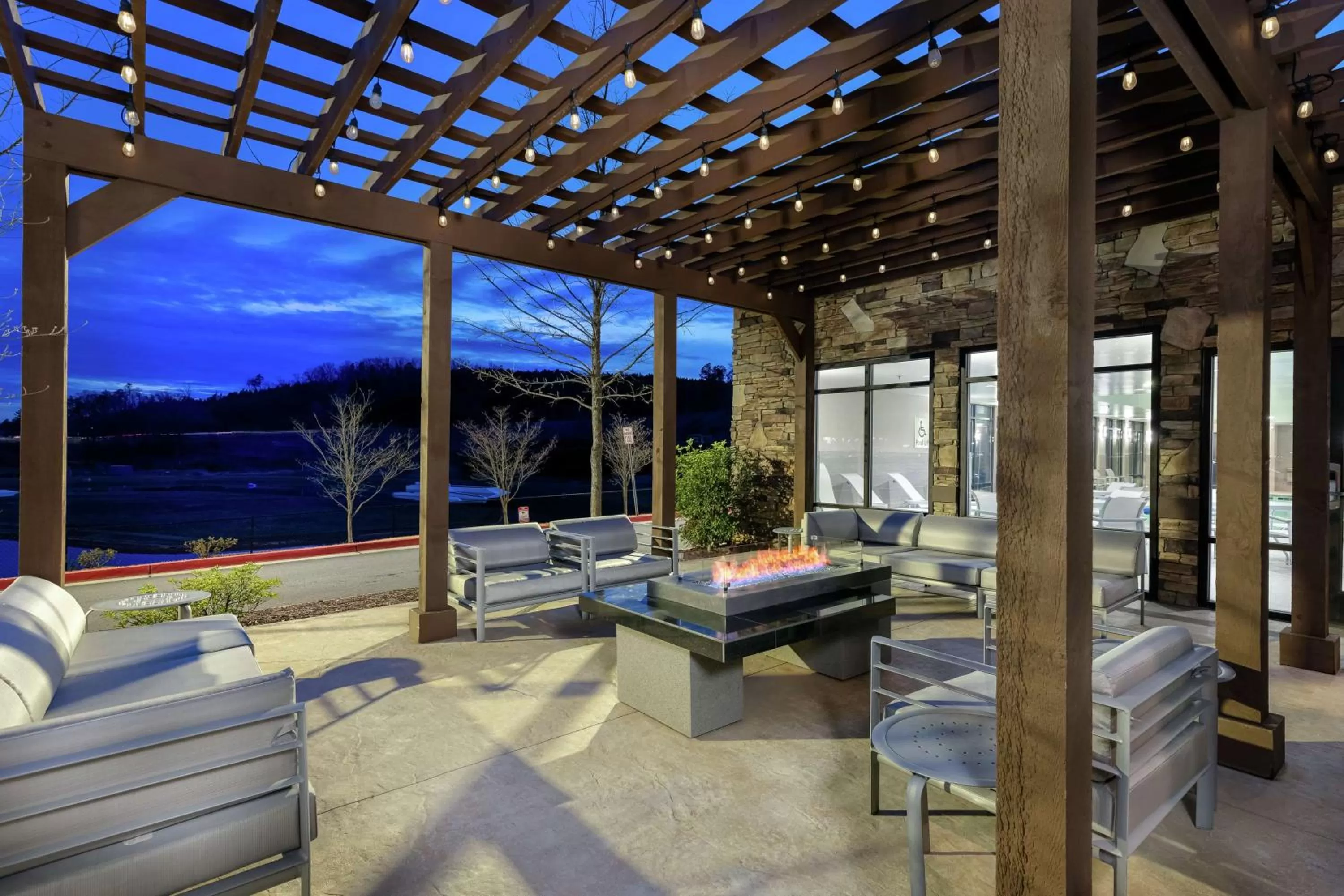 Property building in Hampton Inn Emerson - Lakepoint, Ga