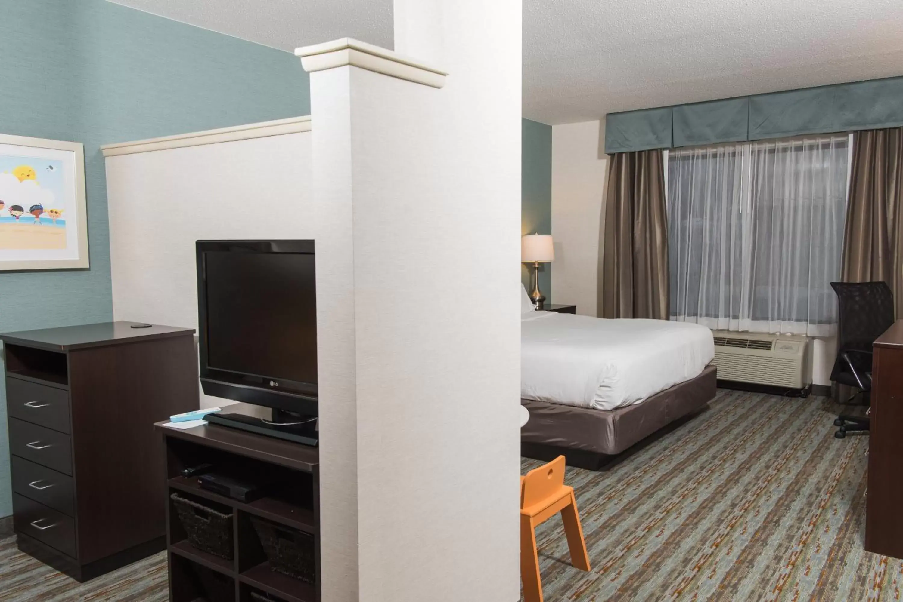 Photo of the whole room in Holiday Inn Express Hotel & Suites Erie-Summit Township, an IHG Hotel
