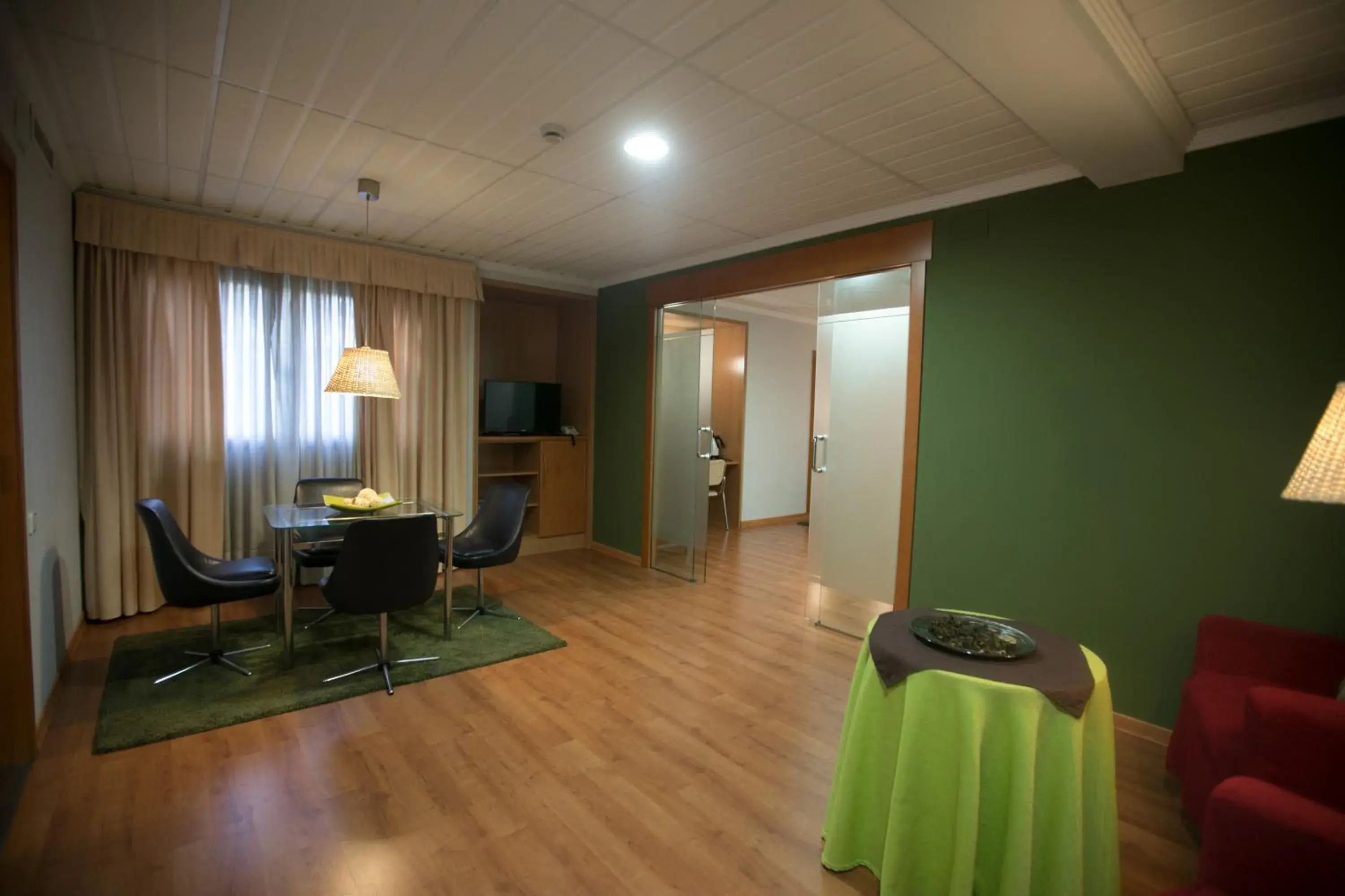 Bedroom, Seating Area in Hotel Reconquista