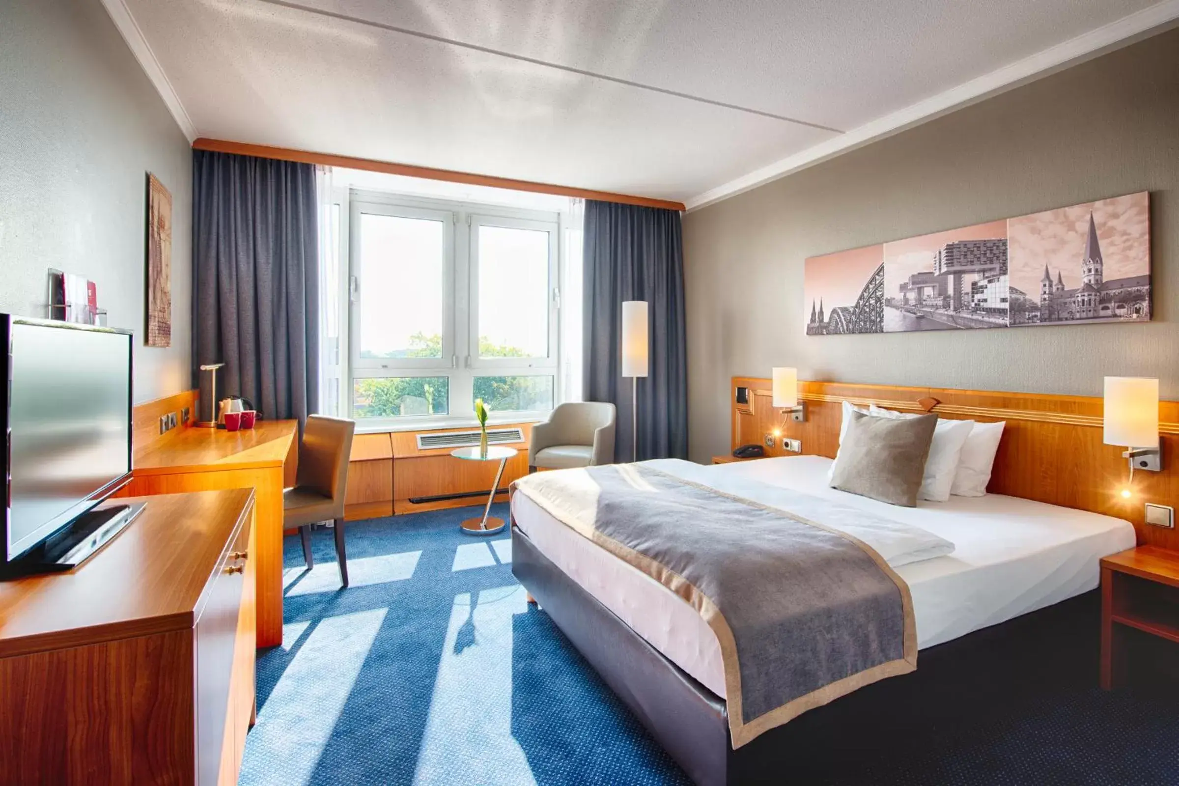 Bedroom in Leonardo Hotel Köln Bonn Airport