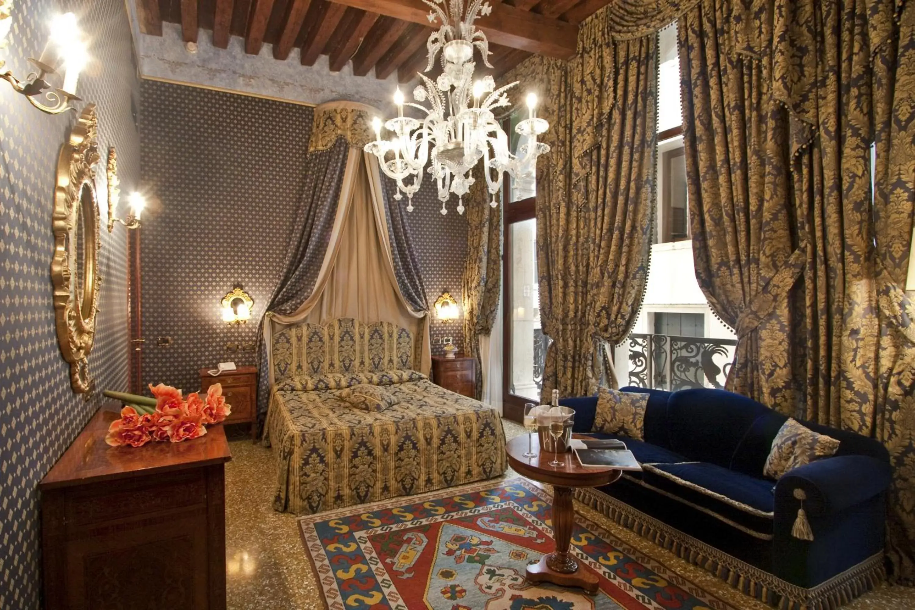 Bedroom, Seating Area in Hotel Al Ponte Dei Sospiri
