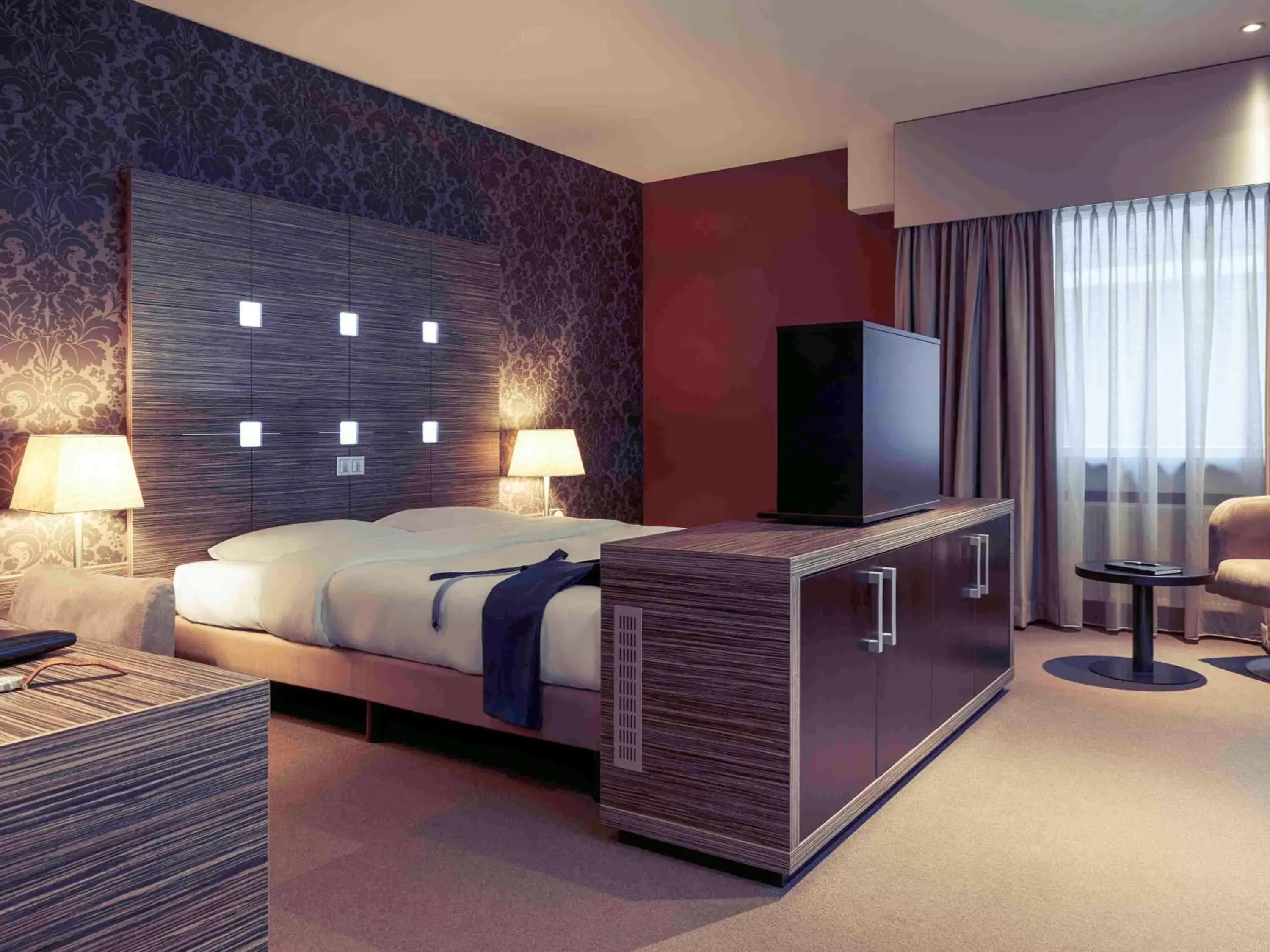 Photo of the whole room, Bed in Mercure Hotel Tilburg Centrum