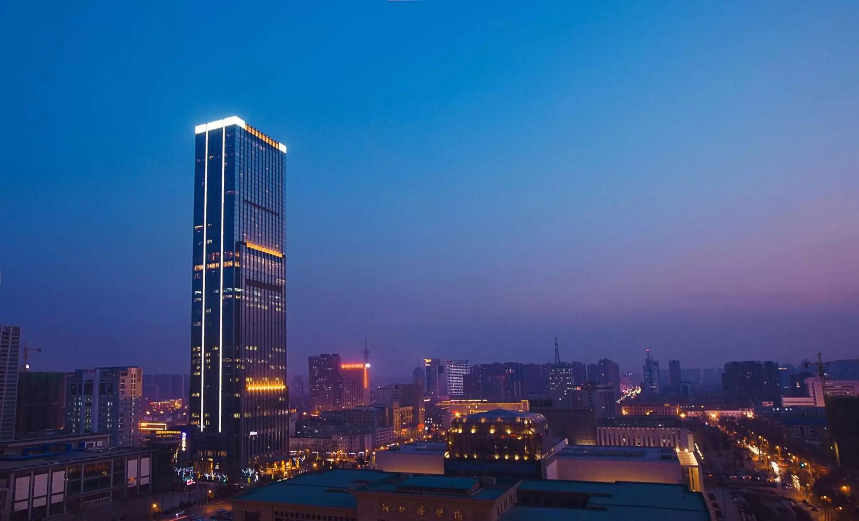 Property building in Hilton Shijiazhuang Property building in Hilton Shijiazhuang