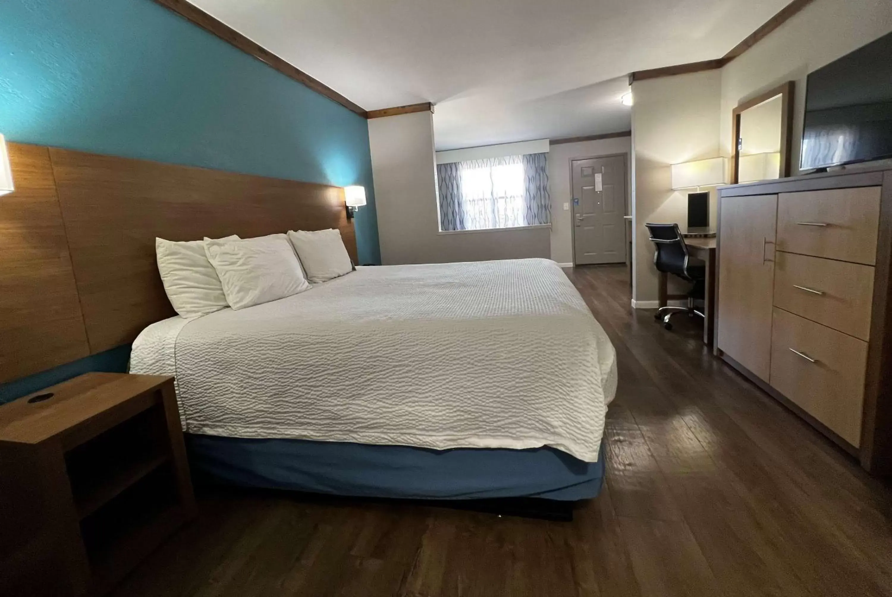 Bedroom, Bed in Days Inn by Wyndham Suites Fredericksburg