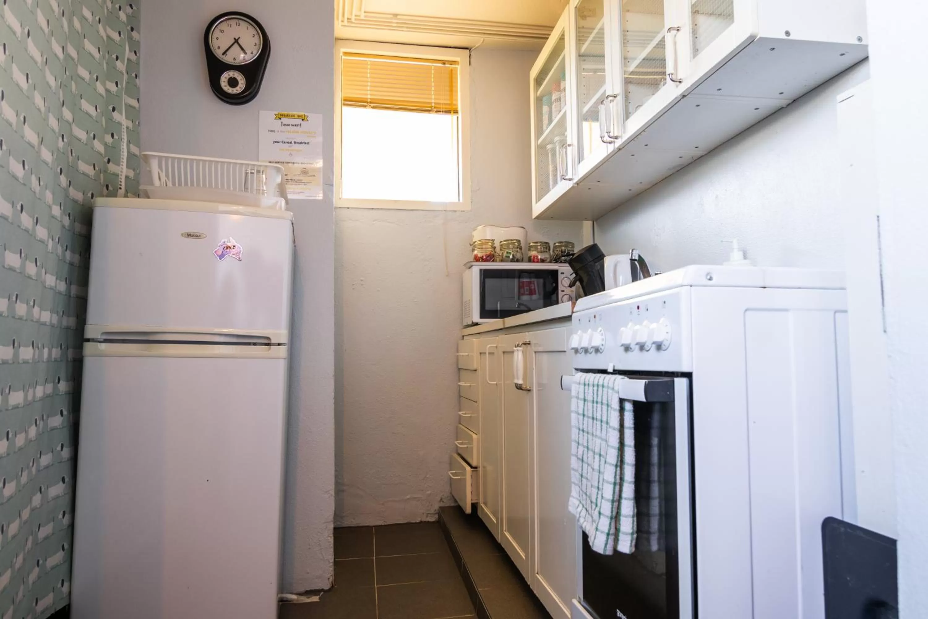 Coffee/tea facilities, Kitchen/Kitchenette in Blue House B&B