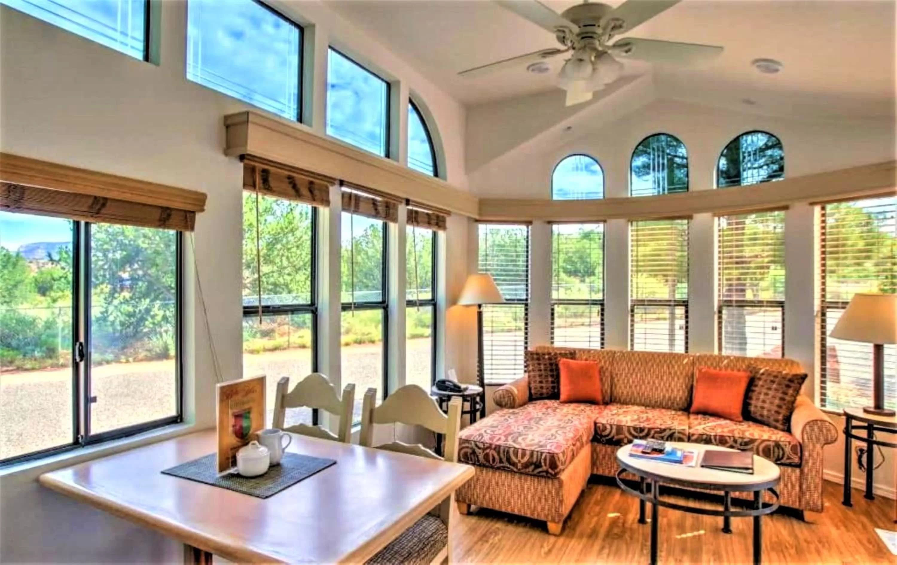 Living room in Sedona Pines Resort