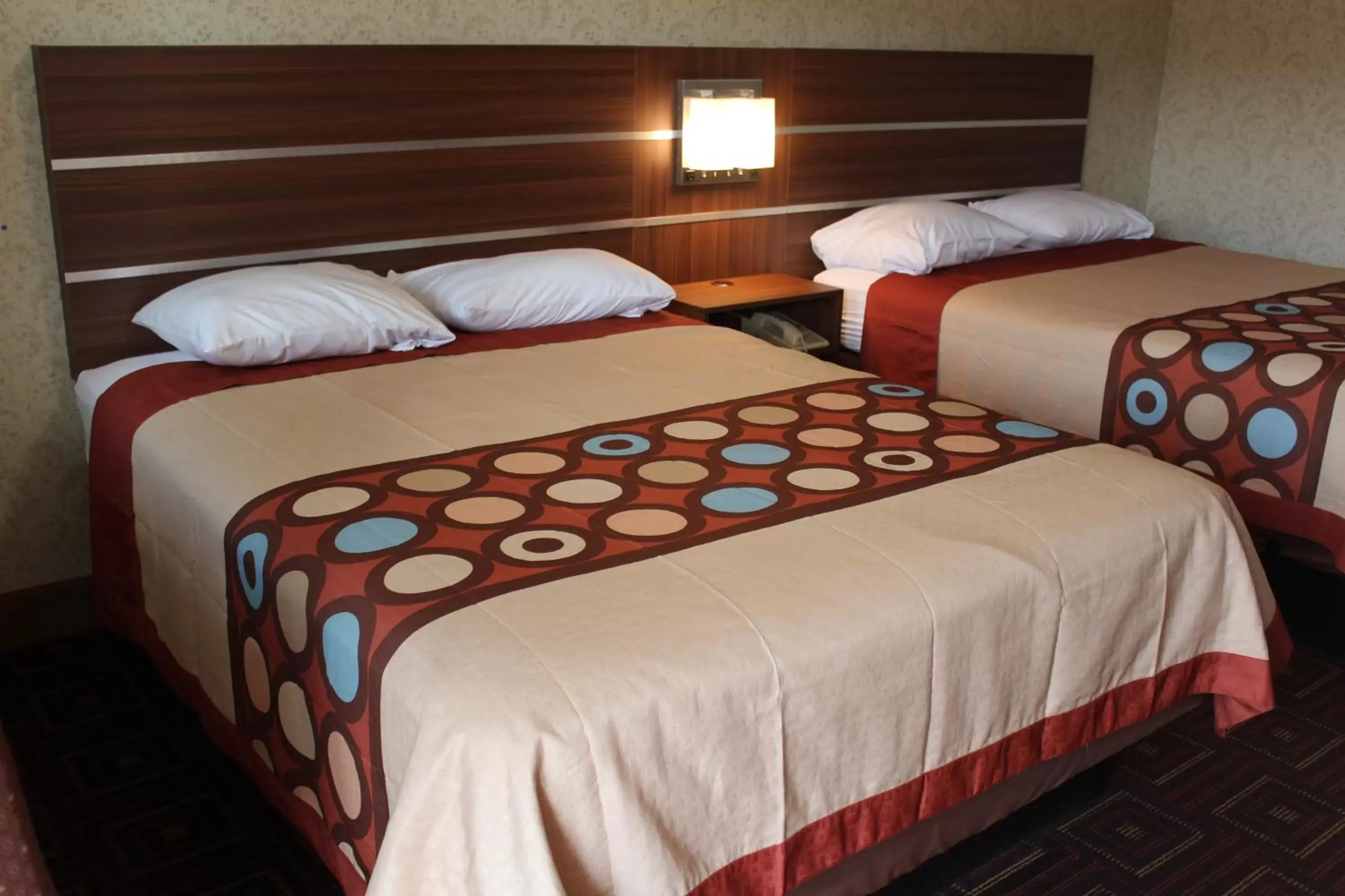 Bedroom, Bed in American Inn Bedroom, Bed in American Inn