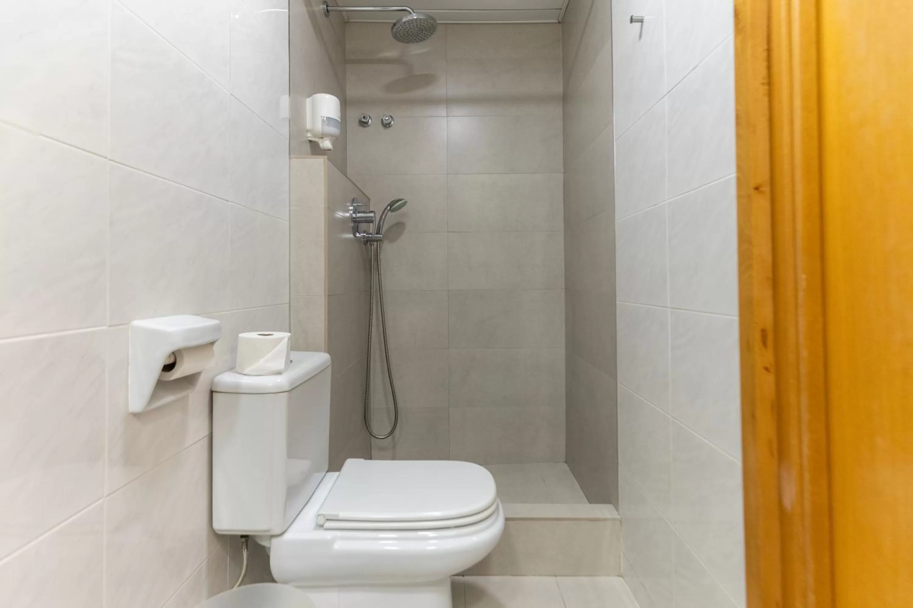 Bathroom in Atica Apartments - by Weflating