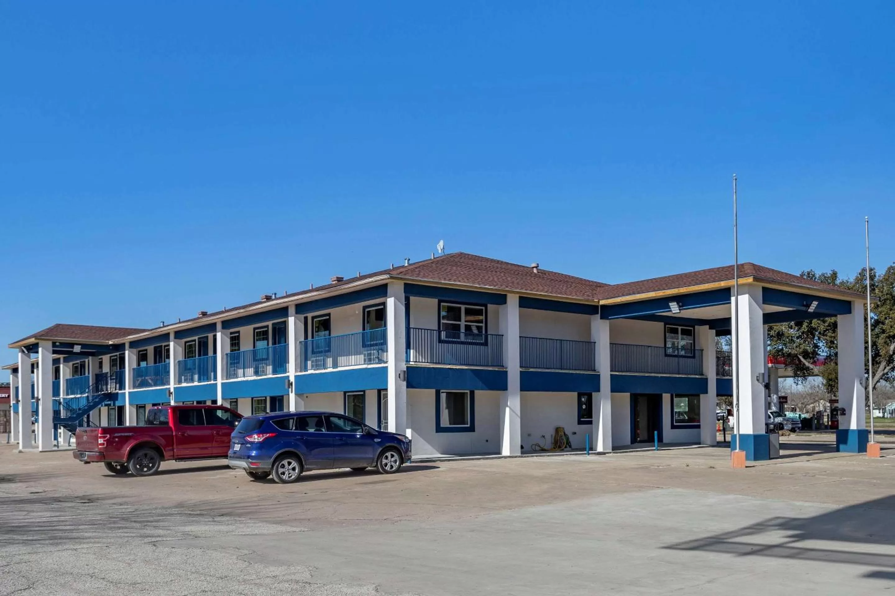 Property building in Rodeway Inn