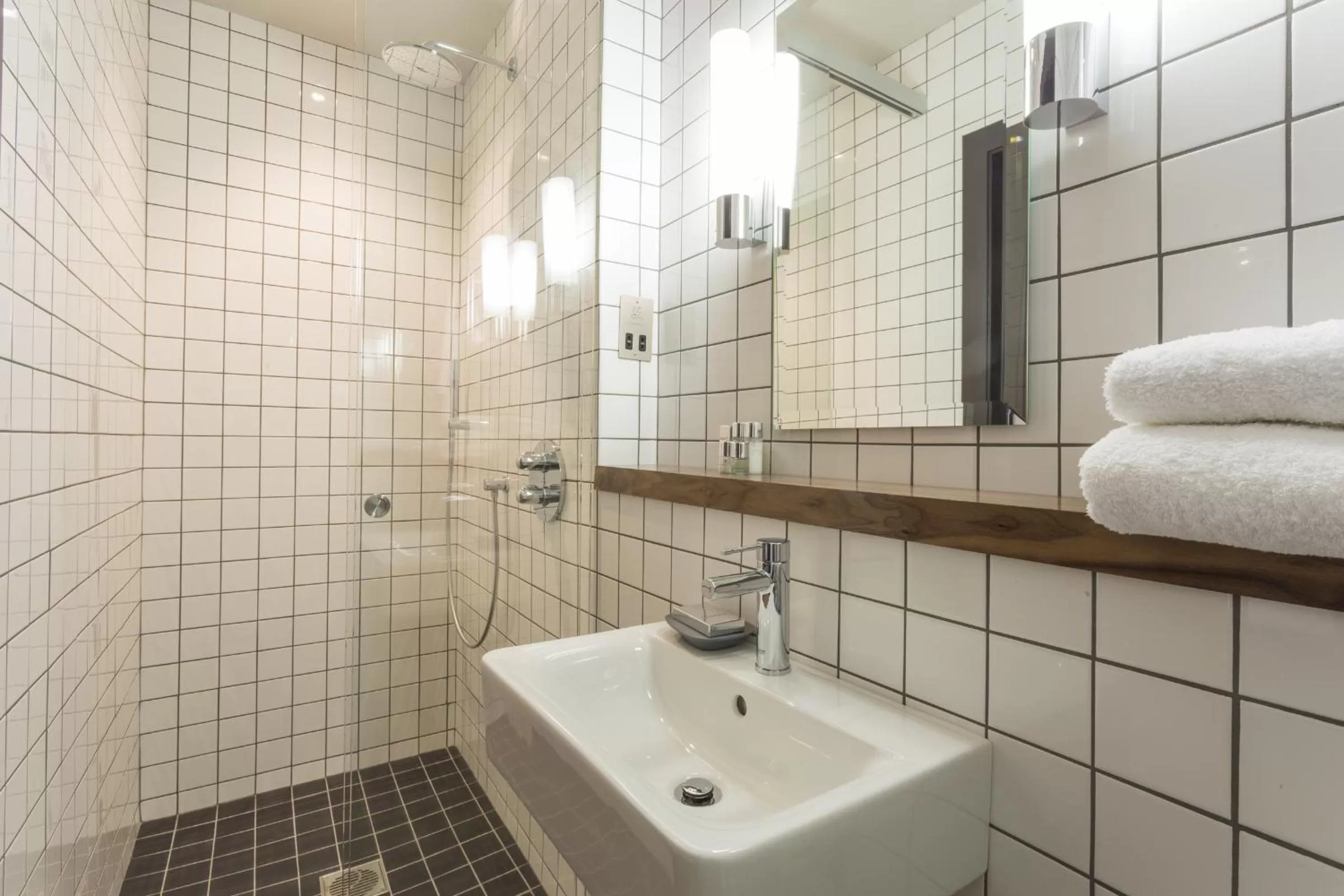 Bathroom in Bullitt Hotel