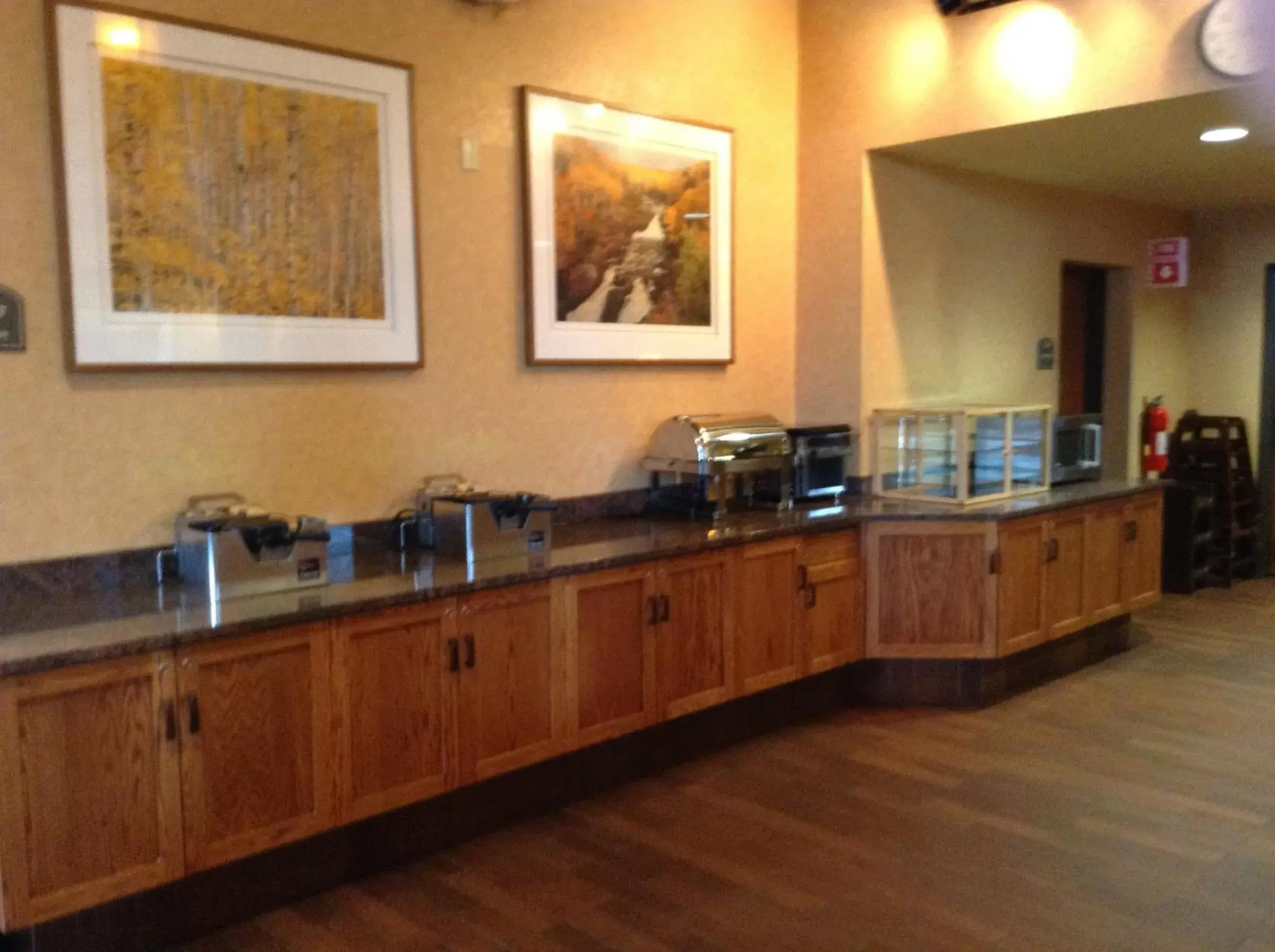 Restaurant/places to eat, Kitchen/Kitchenette in Canal Park Lodge