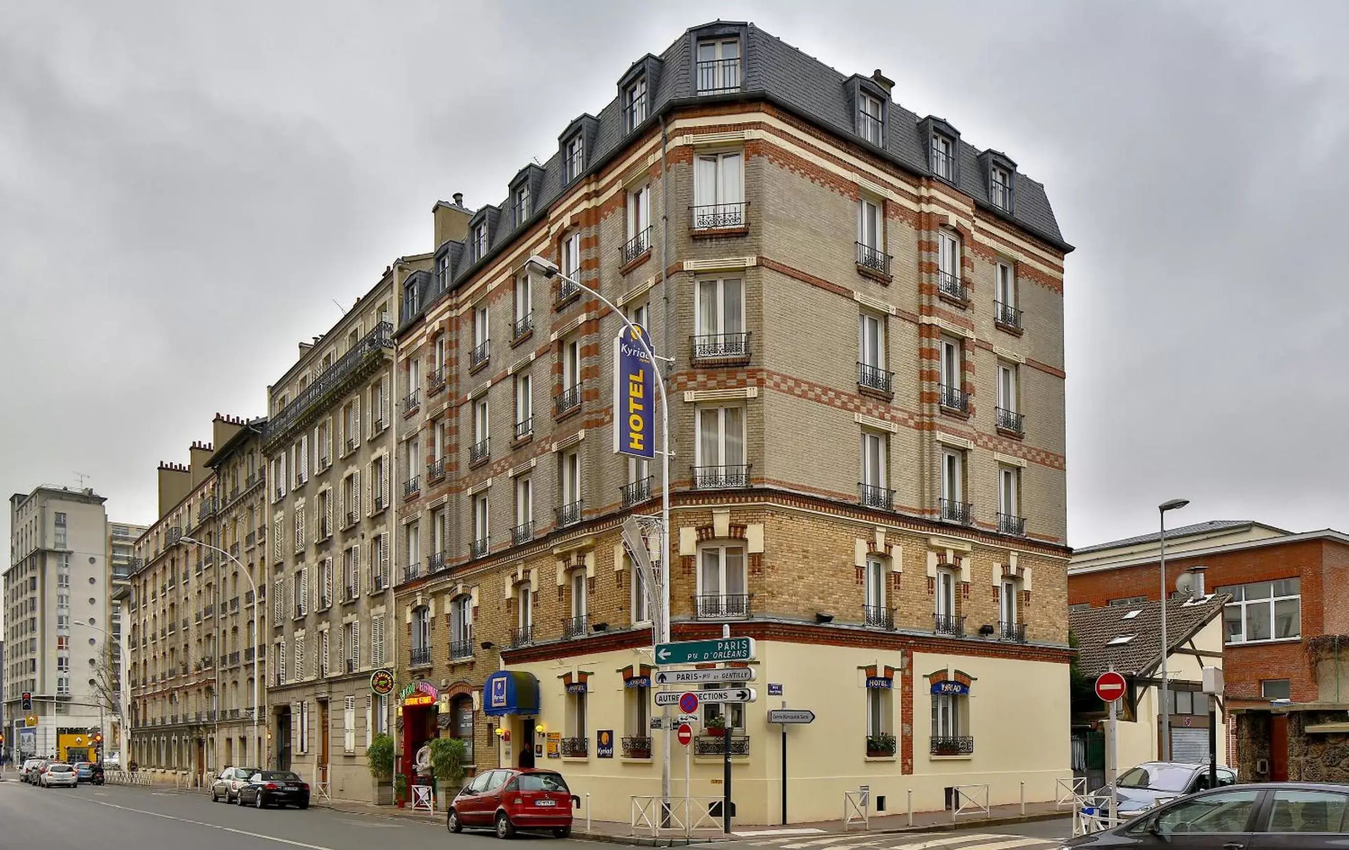 Property Building in Hotel Arc Paris Porte d'Orléans