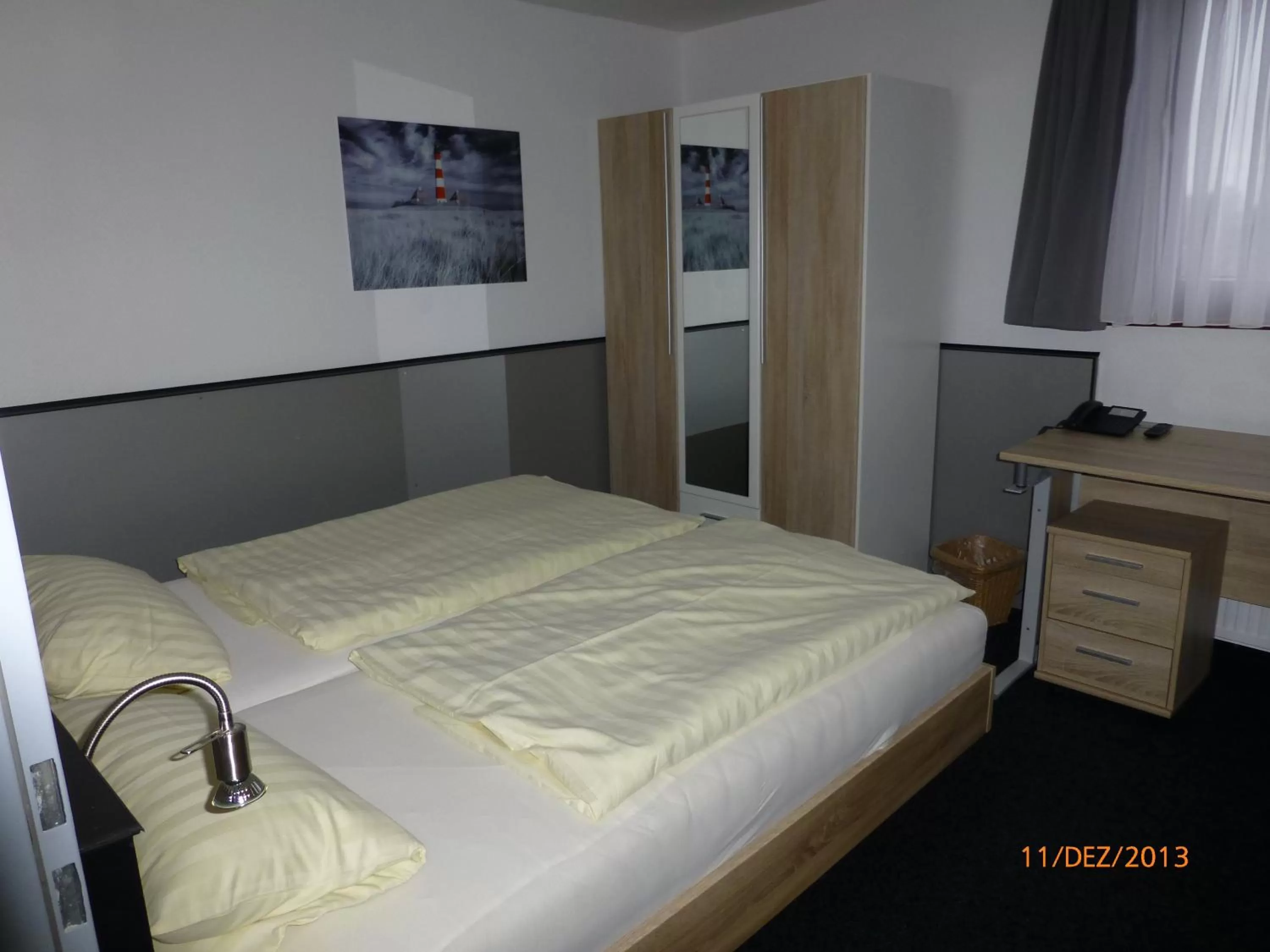 Photo of the whole room, Bed in Hotel Rüstersieler Hof