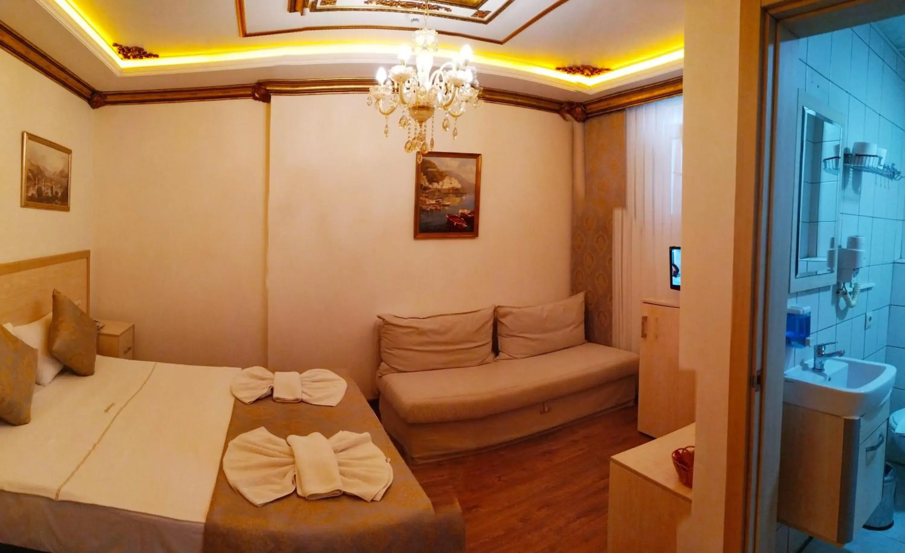 Bedroom, Bed in Sultan House