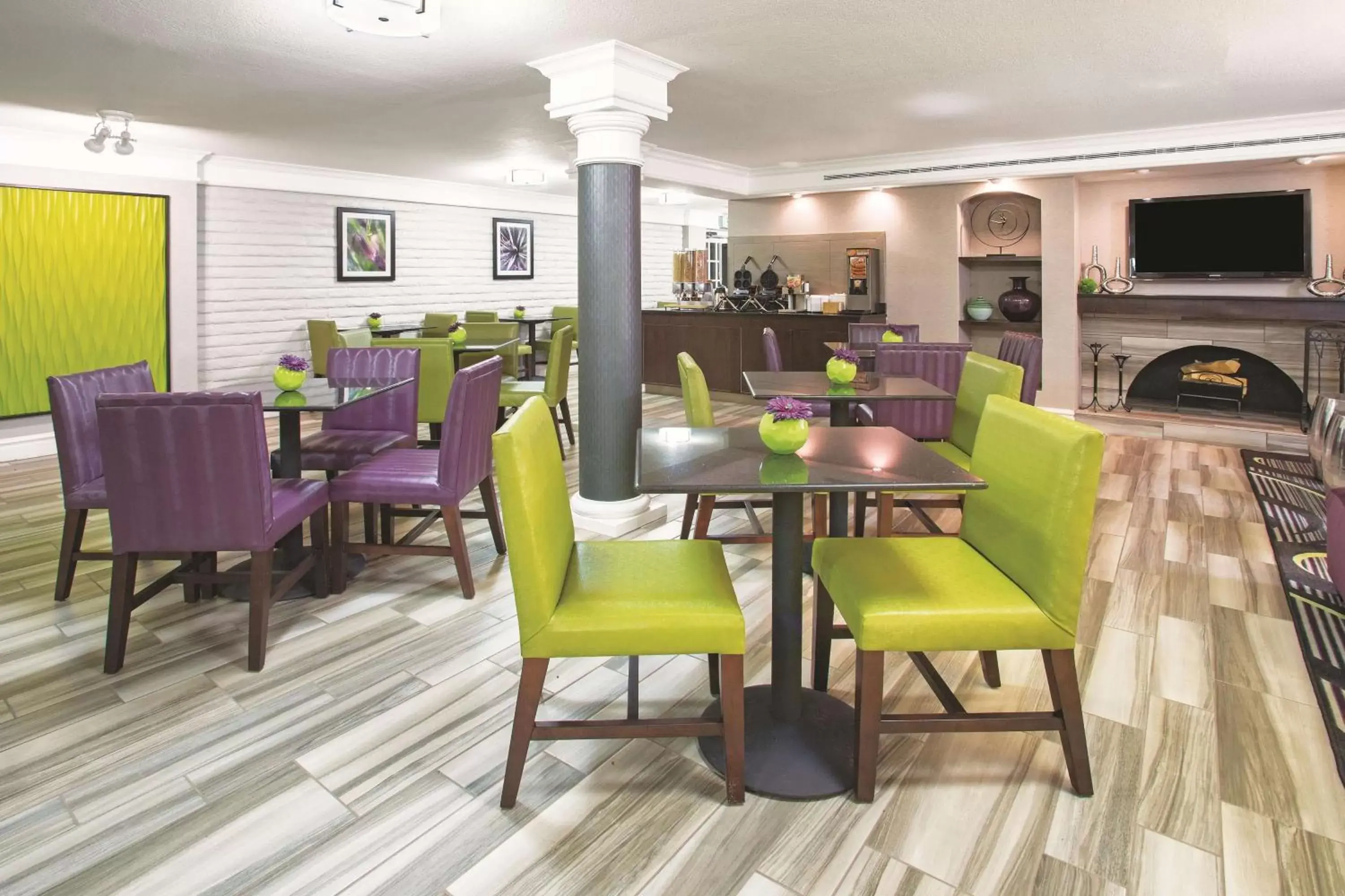 Restaurant/Places to Eat in La Quinta Inn by Wyndham Denver Westminster