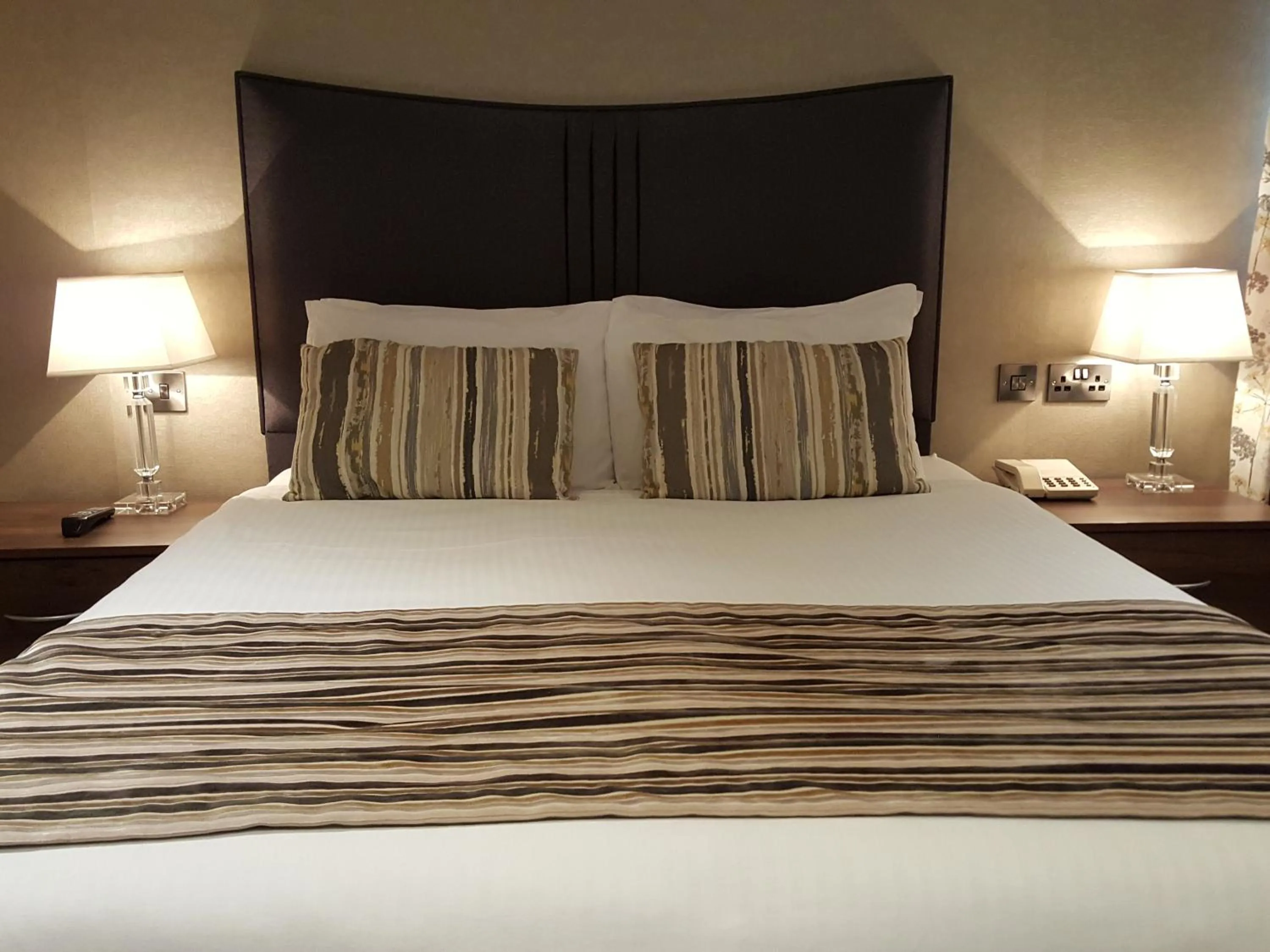 Bedroom, Bed in The Lodge Hotel