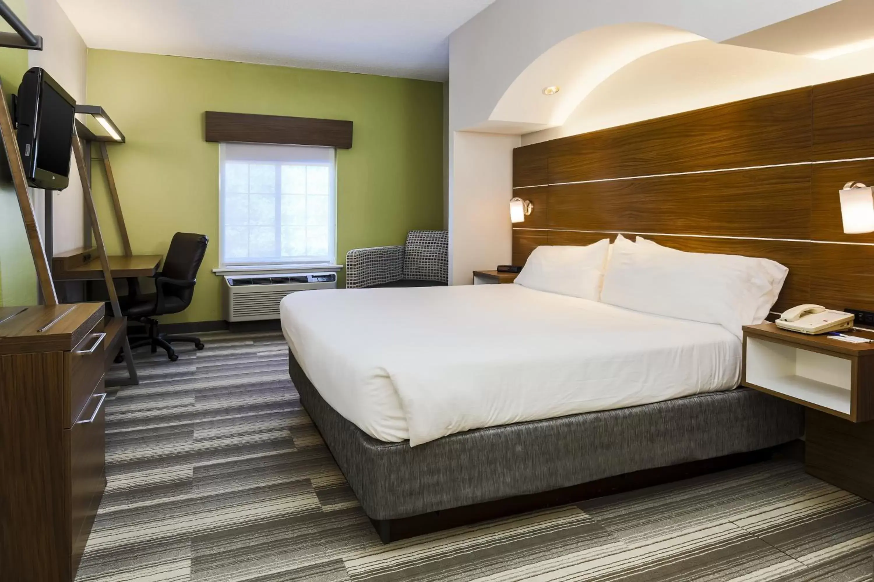 Photo of the whole room, Bed in Holiday Inn Express Philadelphia NE - Langhorne, an IHG Hotel