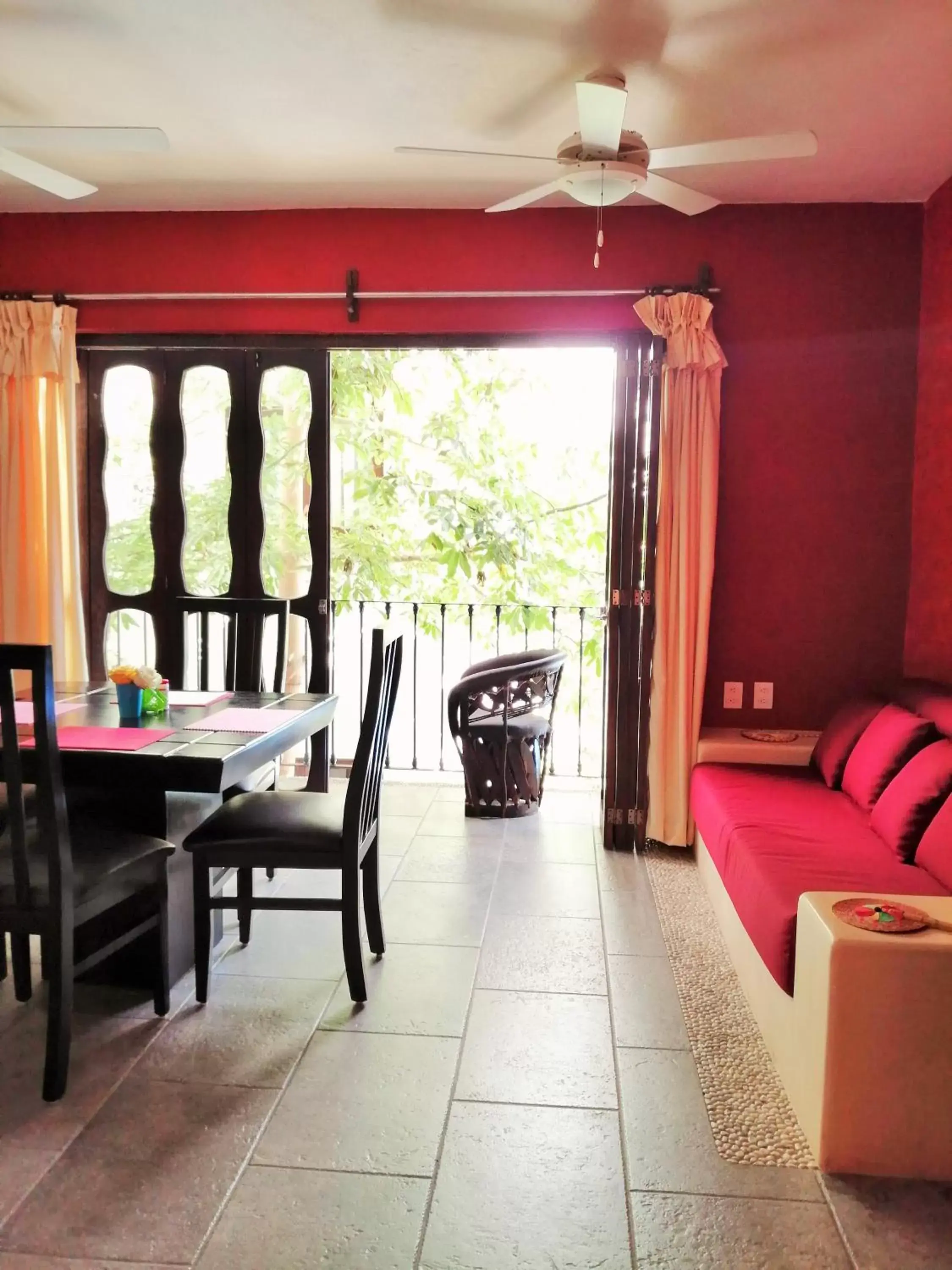 Dining area in Ceiba Studios