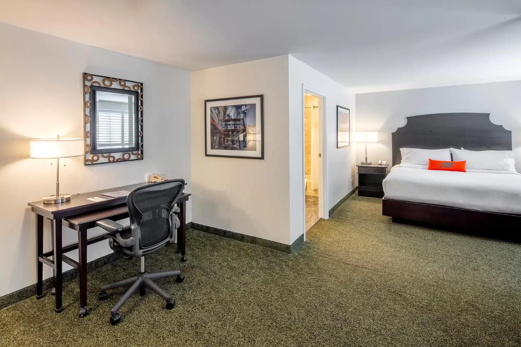 Photo of the whole room, Bed in Collegian Hotel & Suites, Trademark Collection by Wyndham Photo of the whole room, Bed in Collegian Hotel & Suites, Trademark Collection by Wyndham