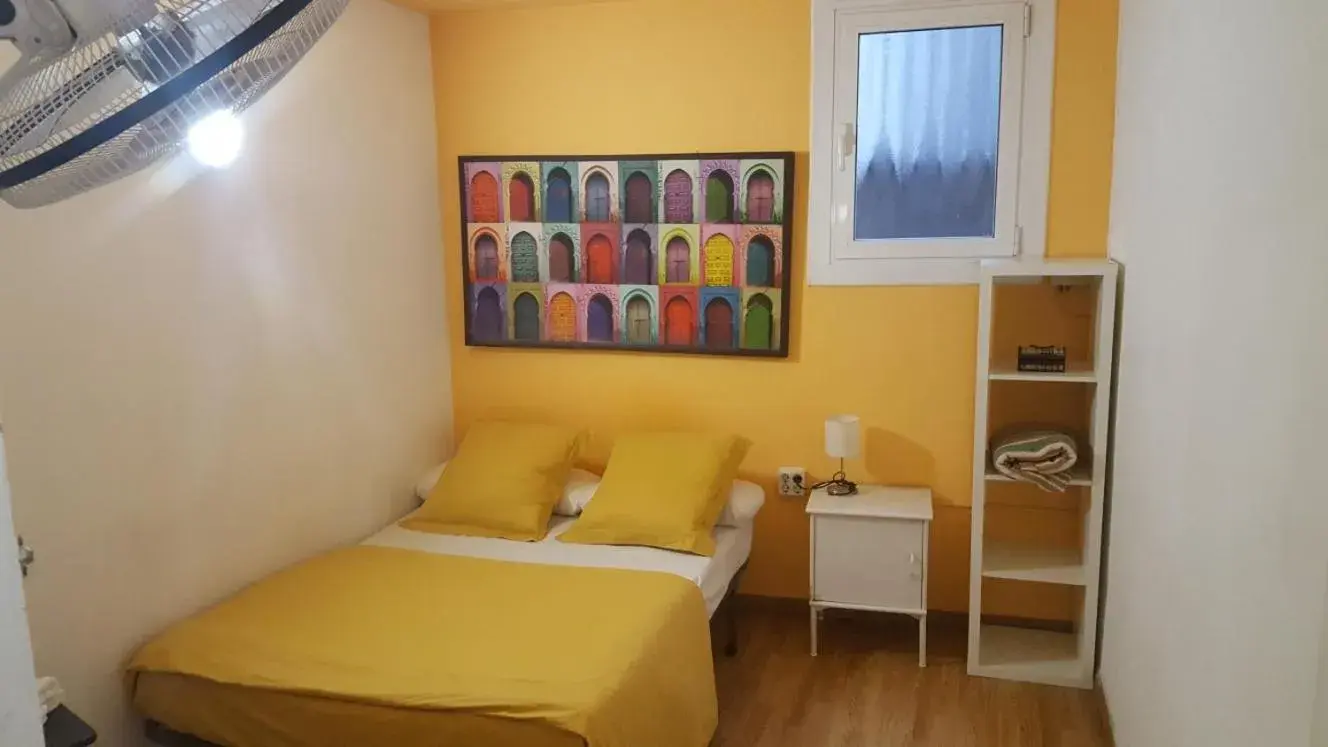 Double Room with Shared Bathroom (1-2 Adults) in Diagonal House