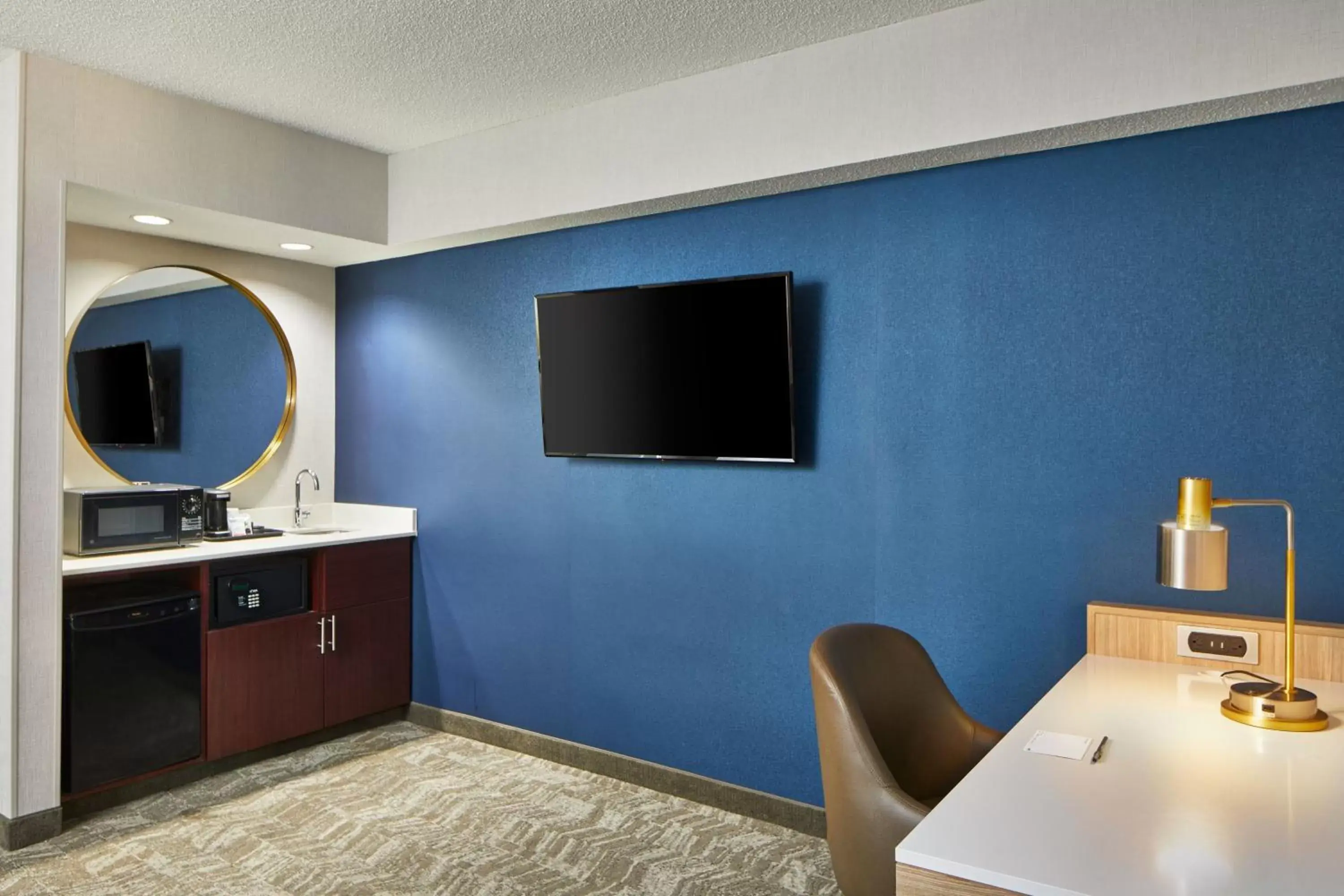 Photo of the whole room, TV/Entertainment Center in SpringHill Suites Memphis Downtown