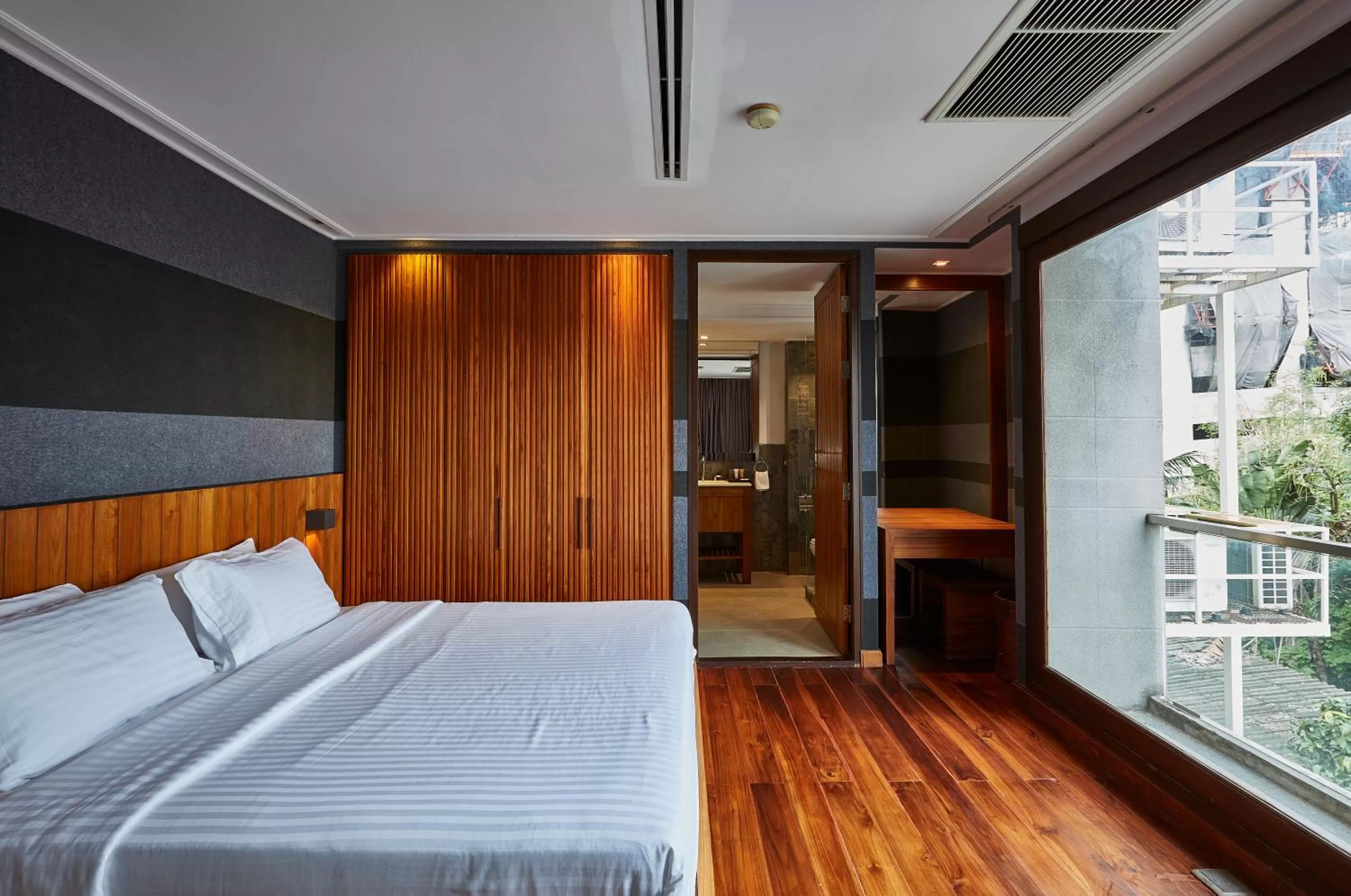 Bed in LUXX Langsuan Hotel - SHA Plus