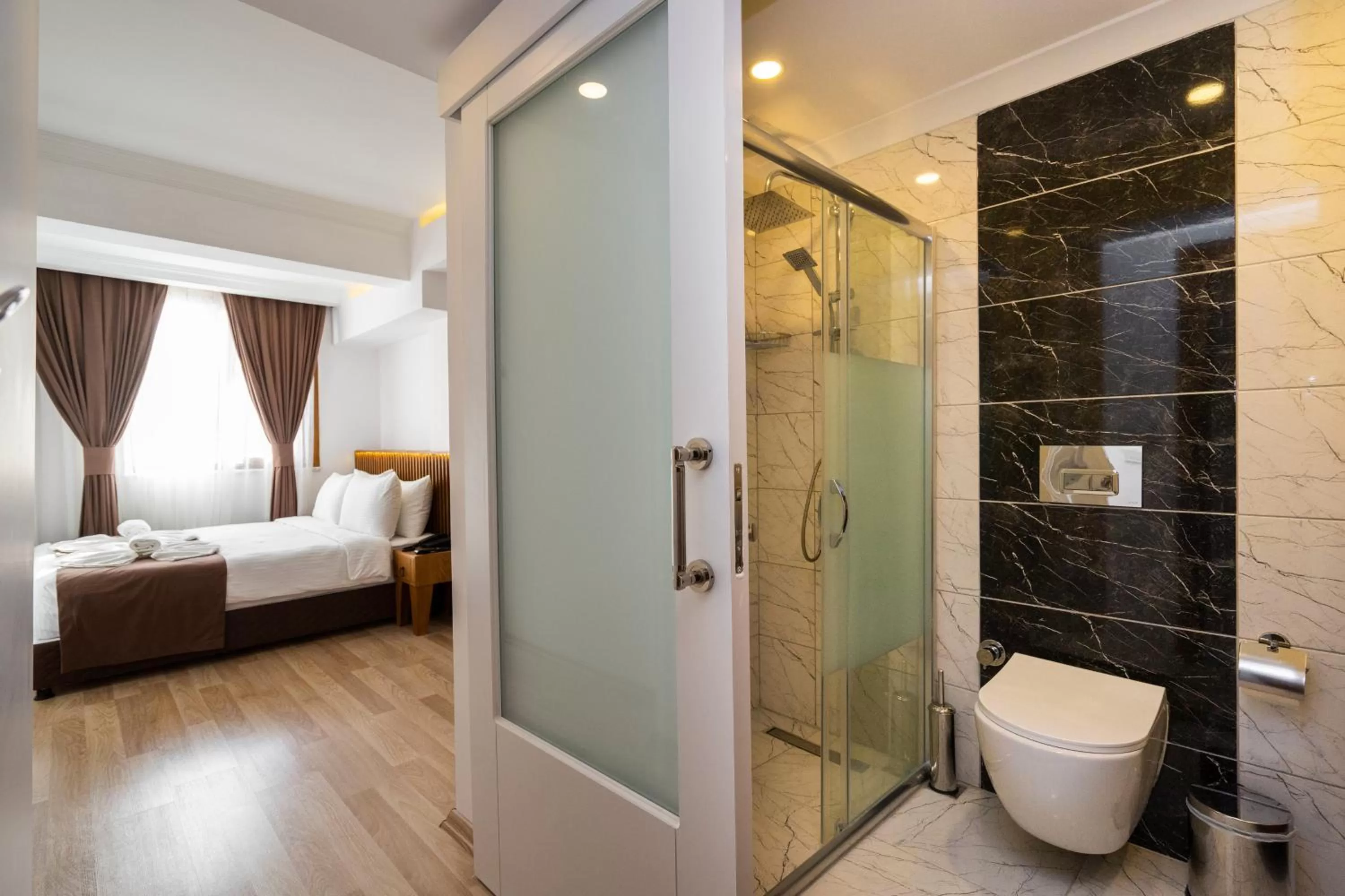 Bathroom, Bed in Castillo Rojo Hotel Istanbul