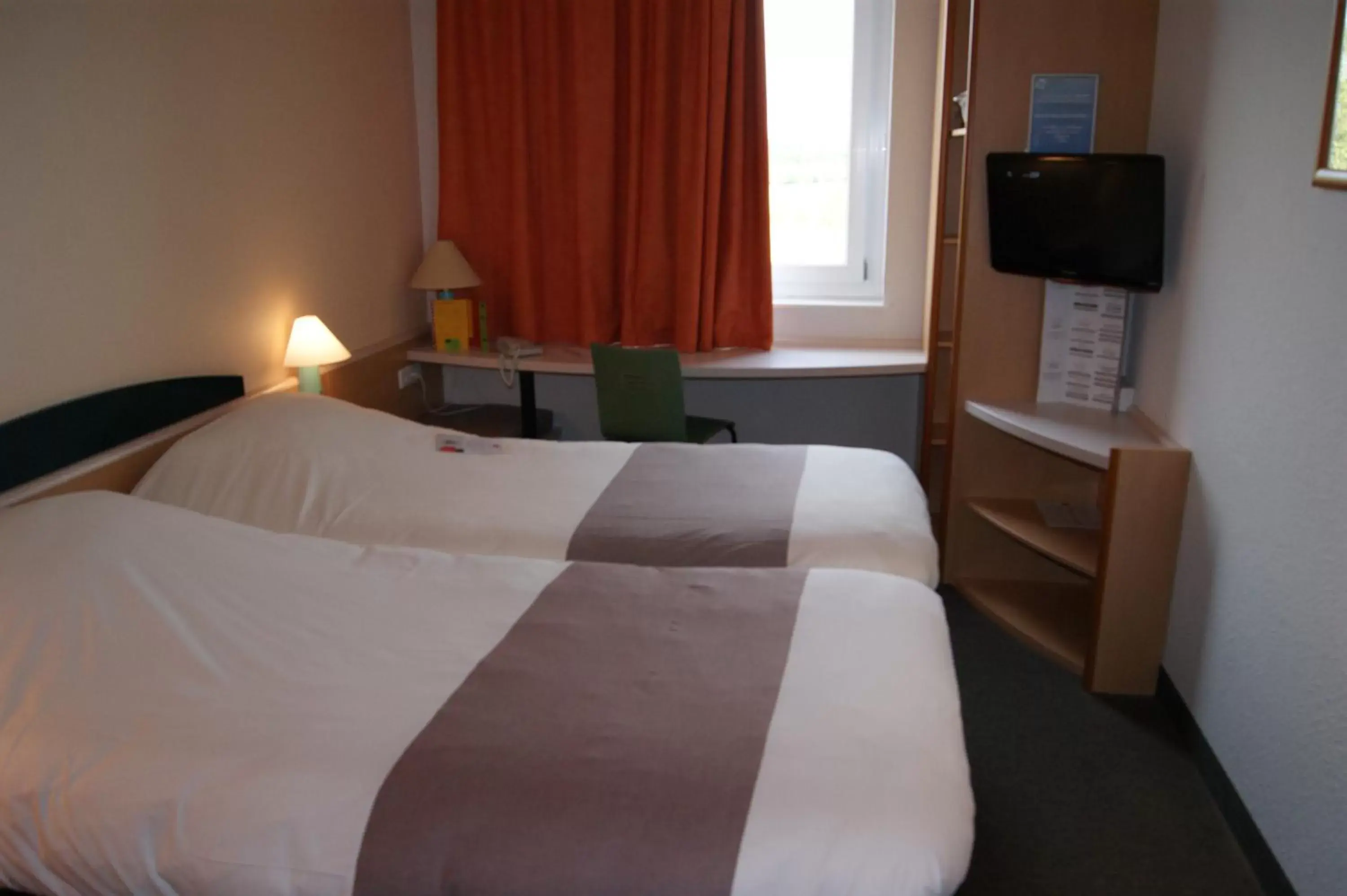 Twin Room in ibis Luxembourg Sud