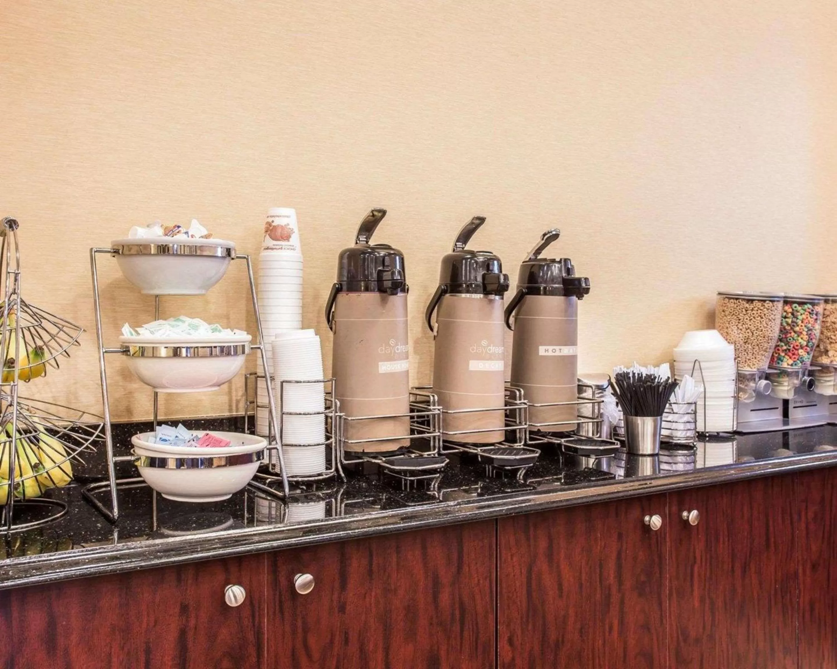 Restaurant/places to eat in Sleep Inn & Suites Athens South